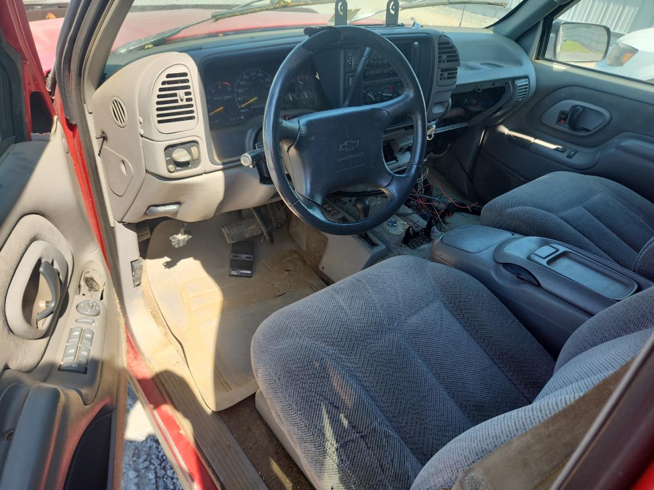 1995 Chevrolet Suburban K2500 Red vin: 1GNGK26K4SJ337384