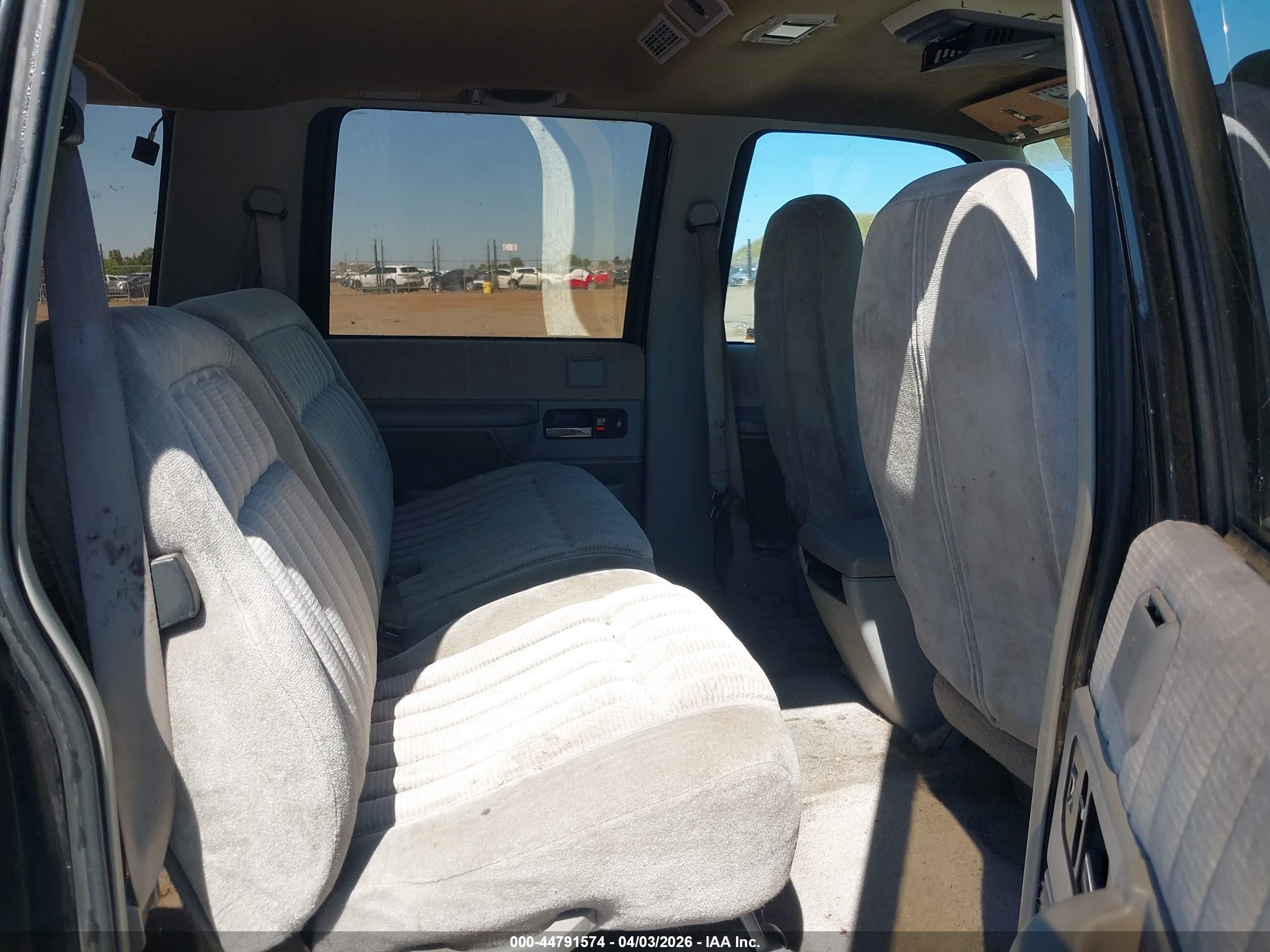 1992 Chevrolet Suburban K2500 Black vin: 1GNGK26K5NJ322123