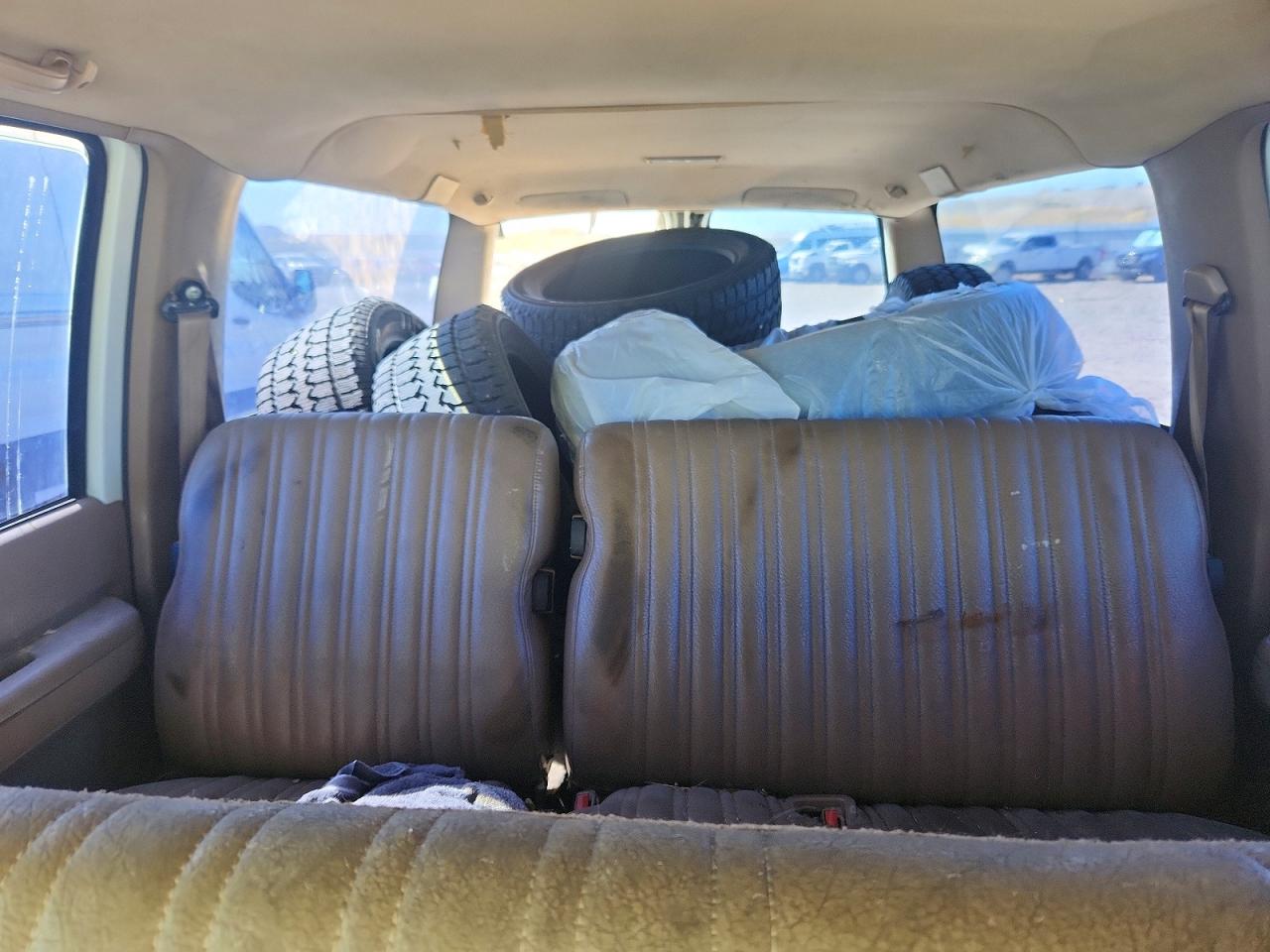 1993 Chevrolet Suburban K2500 Белый vin: 1GNGK26K5PJ362270
