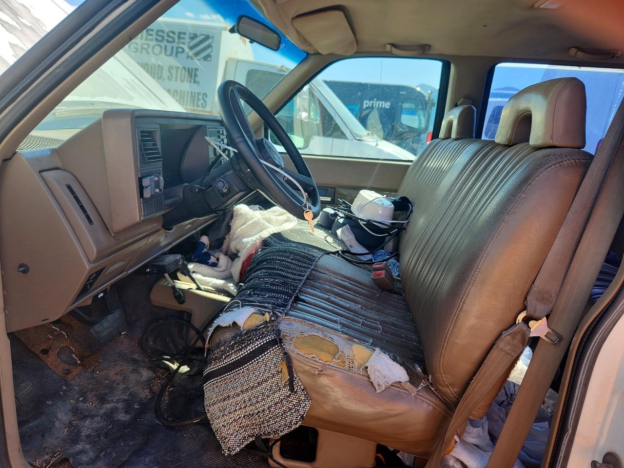 1993 Chevrolet Suburban K2500 Белый vin: 1GNGK26K5PJ362270