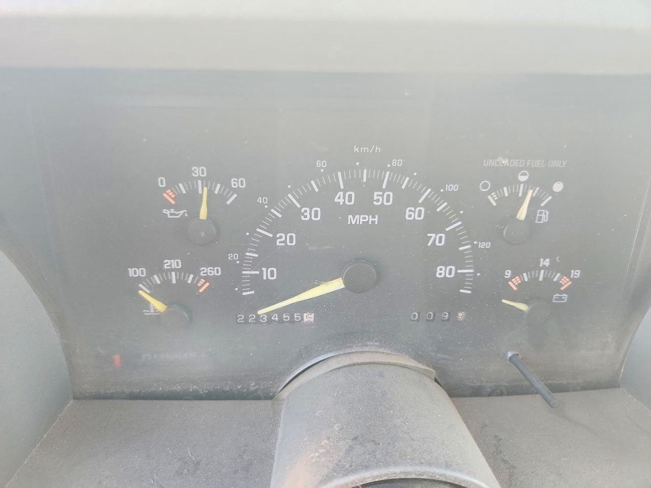 1993 Chevrolet Suburban K2500 Белый vin: 1GNGK26K5PJ362270