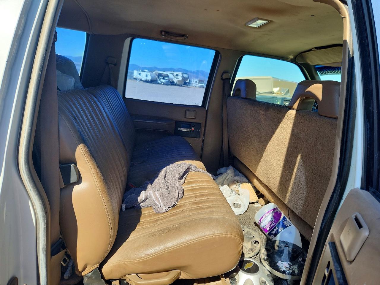 1993 Chevrolet Suburban K2500 Белый vin: 1GNGK26K5PJ362270