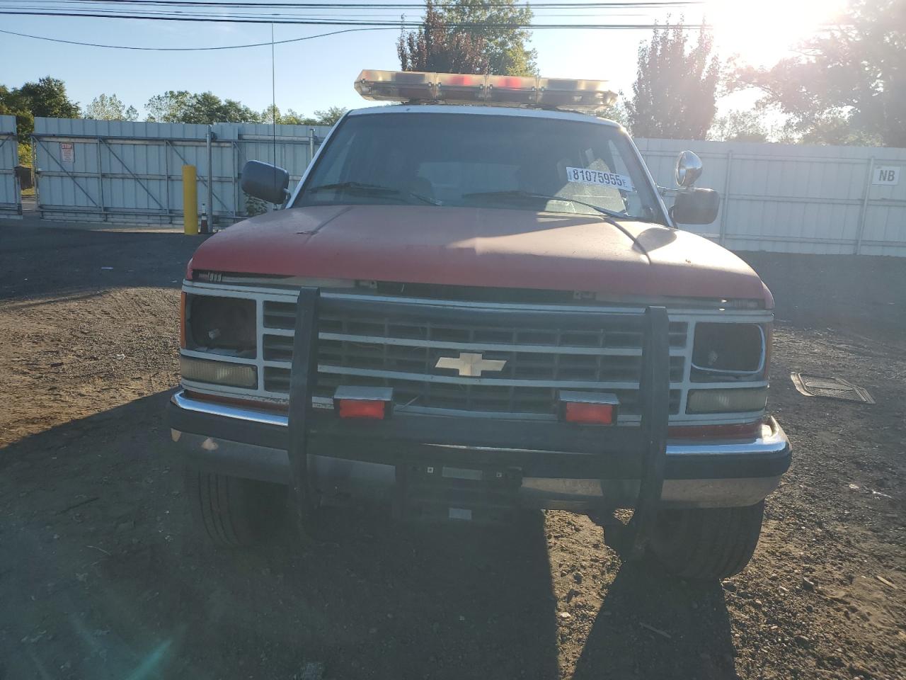 1993 Chevrolet Suburban K2500 Red vin: 1GNGK26KXPJ408501