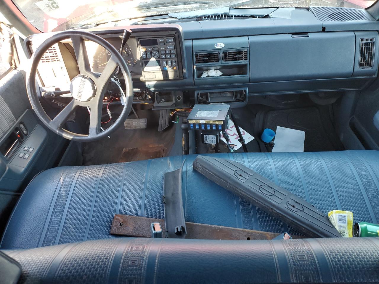 1993 Chevrolet Suburban K2500 Red vin: 1GNGK26KXPJ408501