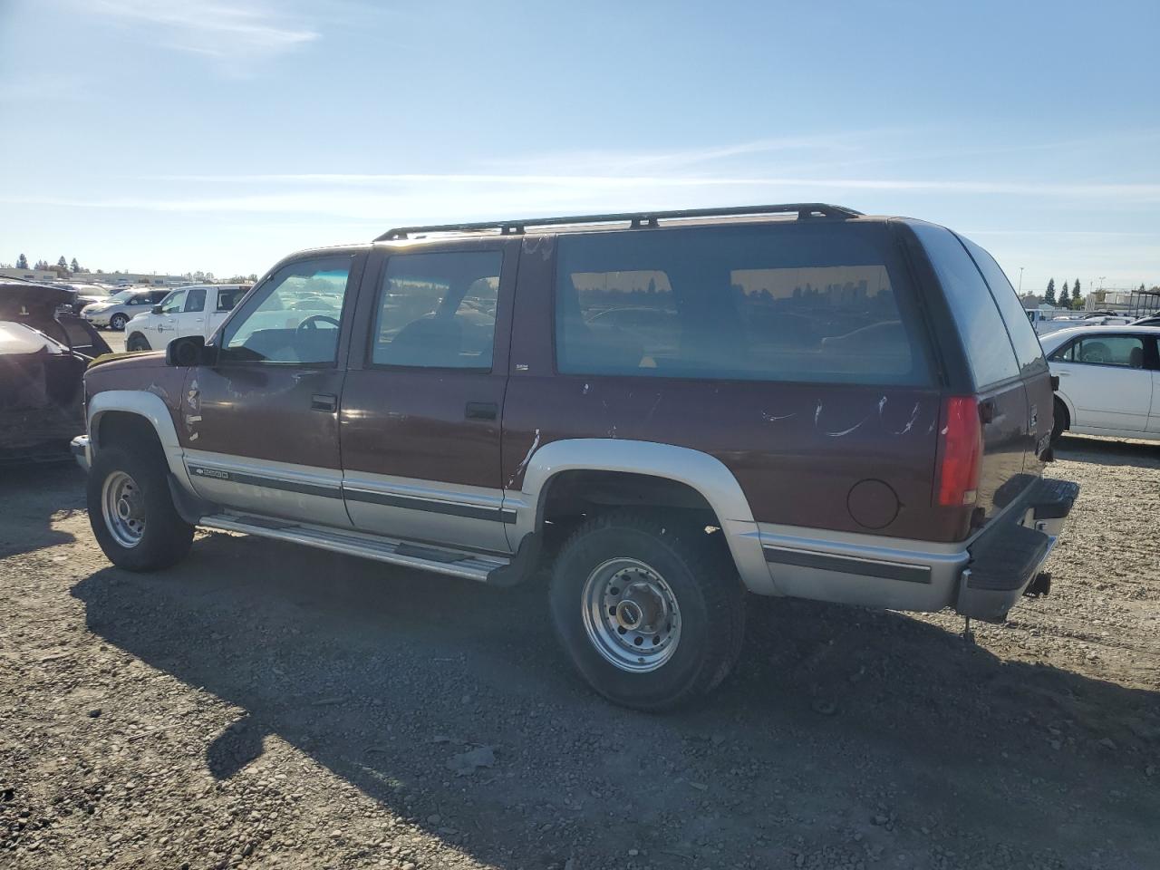 1992 Chevrolet Suburban K2500 Burgundy vin: 1GNGK26N3NJ338007