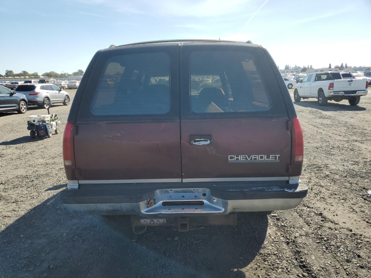 1992 Chevrolet Suburban K2500 Burgundy vin: 1GNGK26N3NJ338007