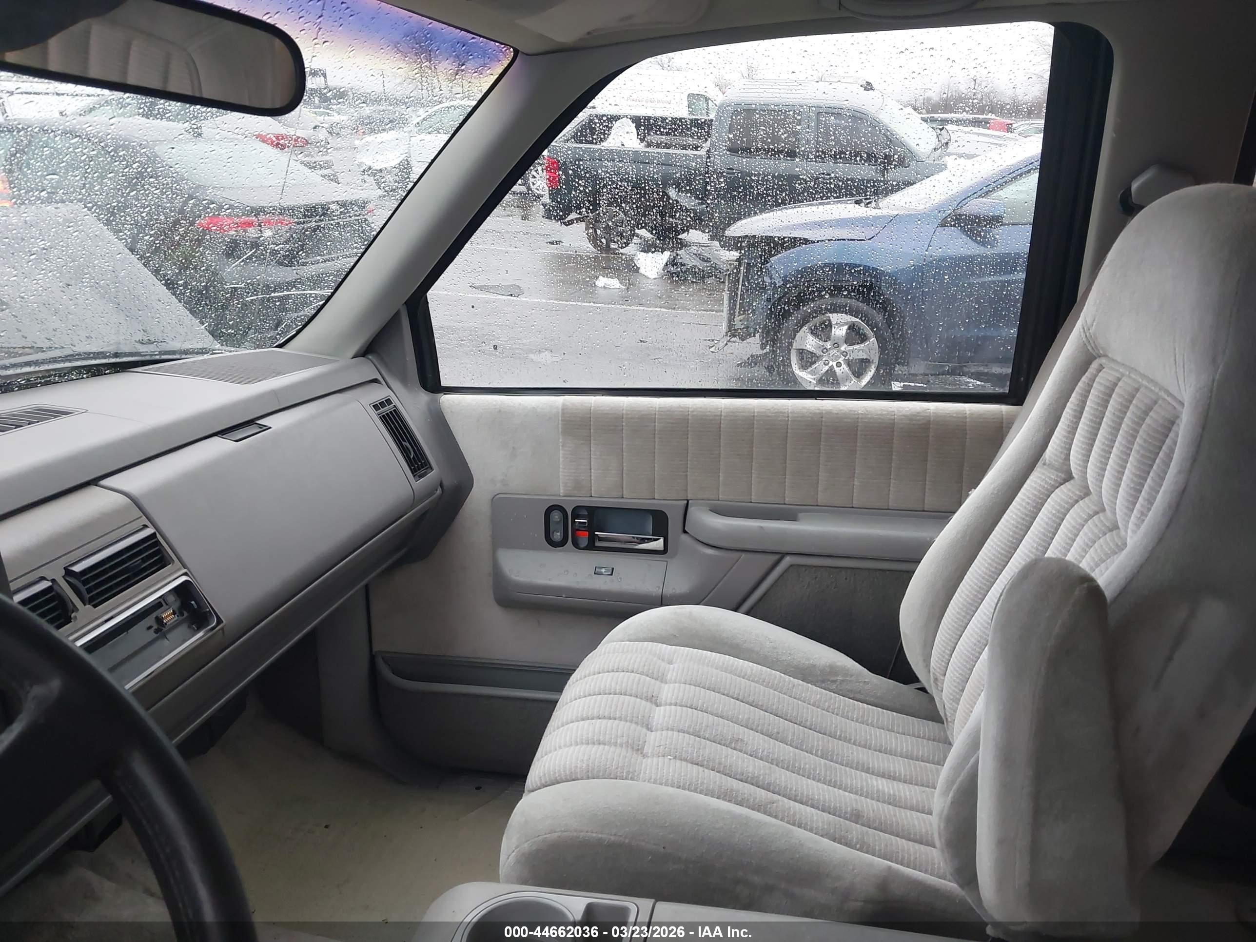1992 Chevrolet Suburban K2500 Black vin: 1GNGK26N4NJ343314