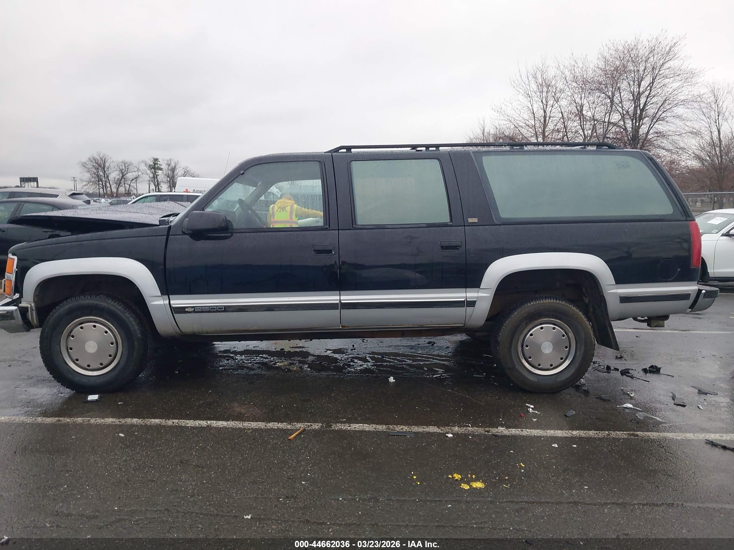 1992 Chevrolet Suburban K2500 Black vin: 1GNGK26N4NJ343314