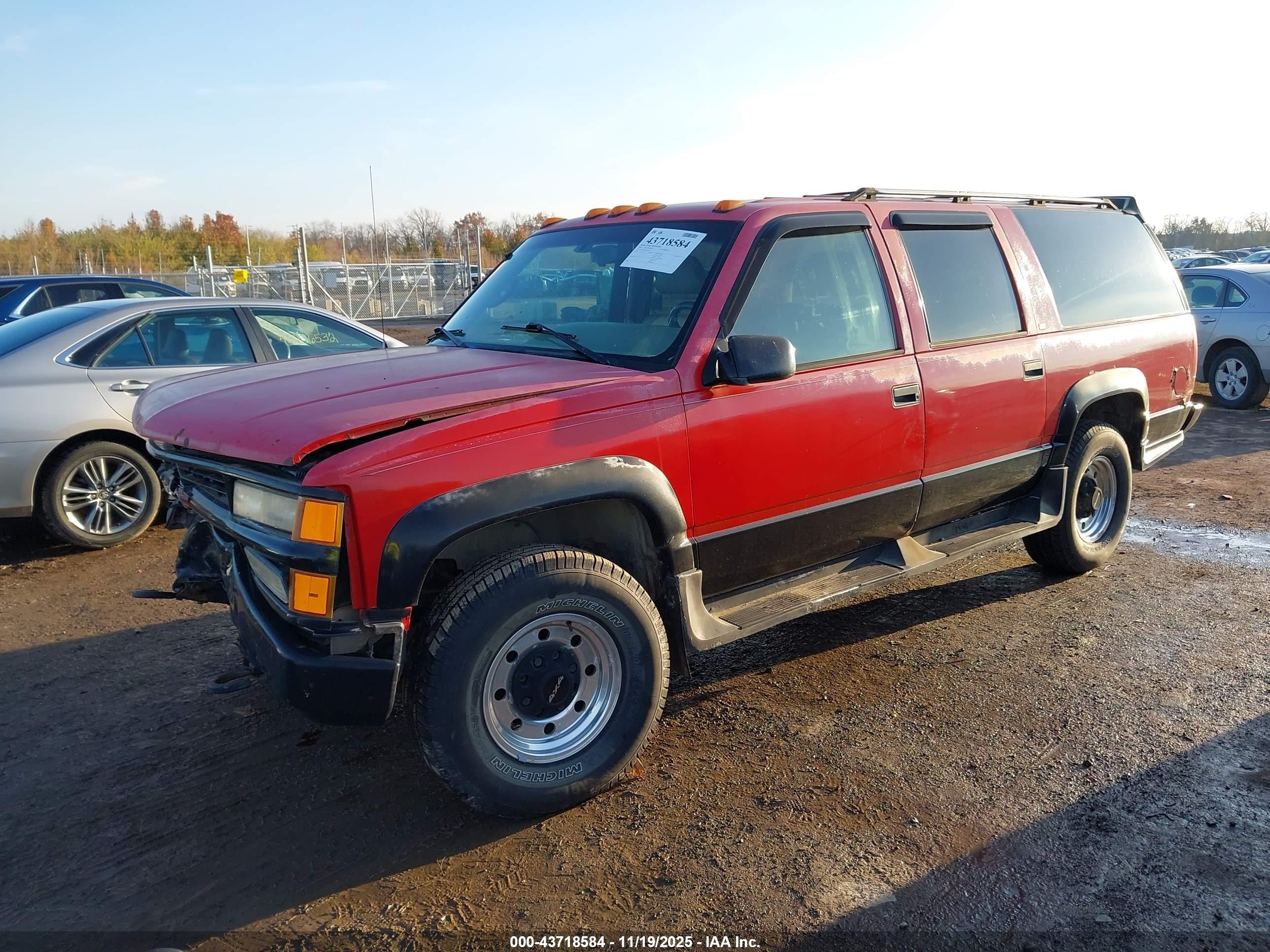 1995 Chevrolet Suburban K2500 Red vin: 1GNGK26N4SJ435616