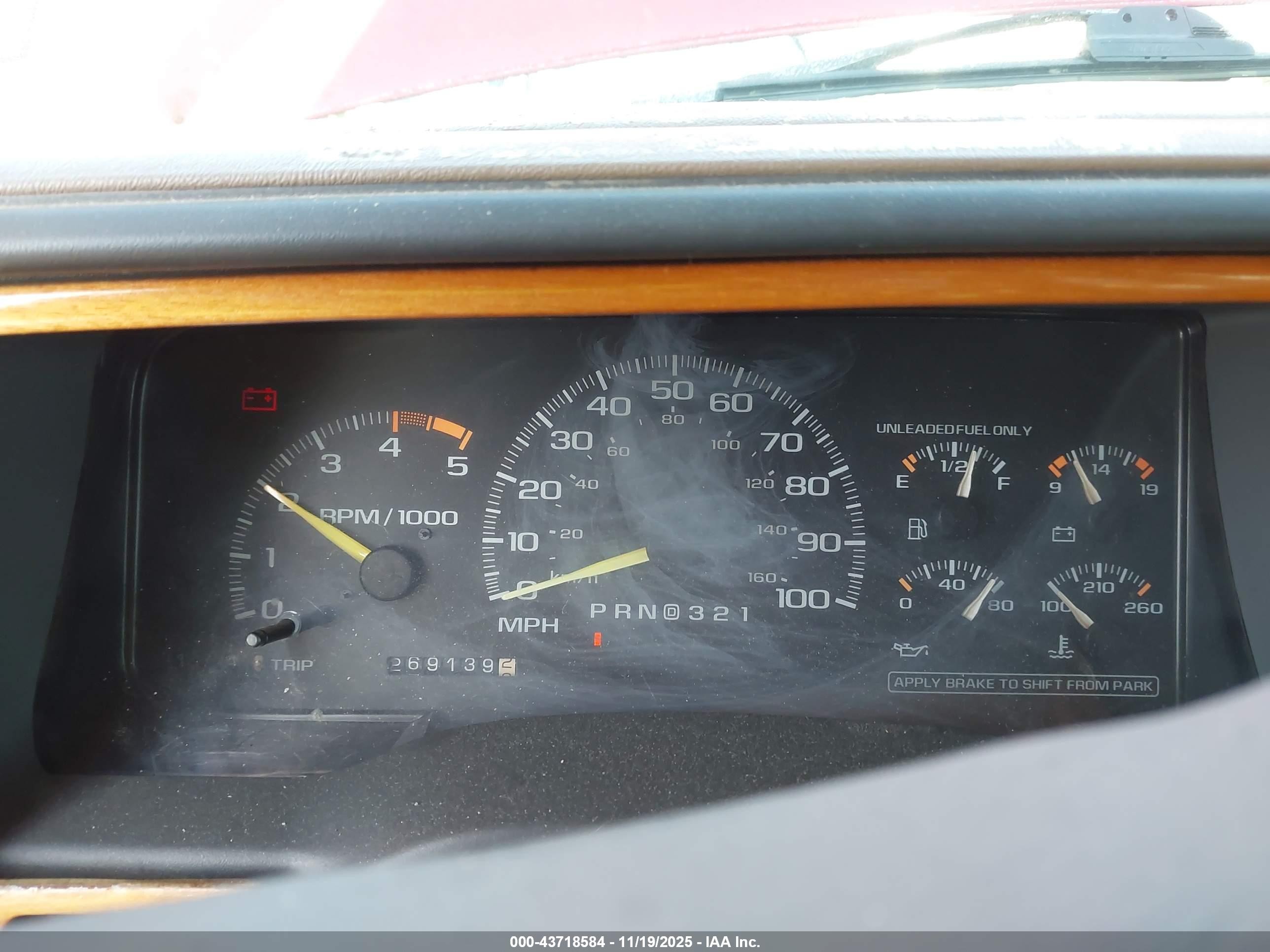 1995 Chevrolet Suburban K2500 Red vin: 1GNGK26N4SJ435616