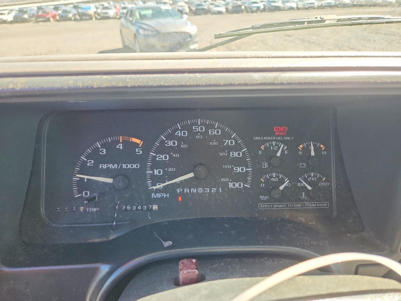 1995 Chevrolet Suburban K2500 Red vin: 1GNGK26N7SJ307435