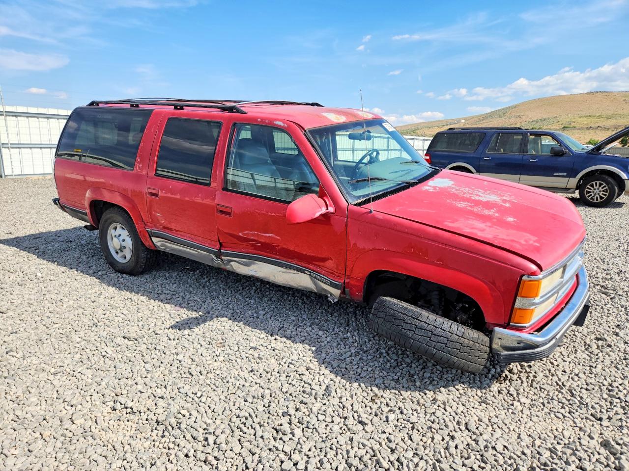 1995 Chevrolet Suburban K2500 Red vin: 1GNGK26N7SJ307435