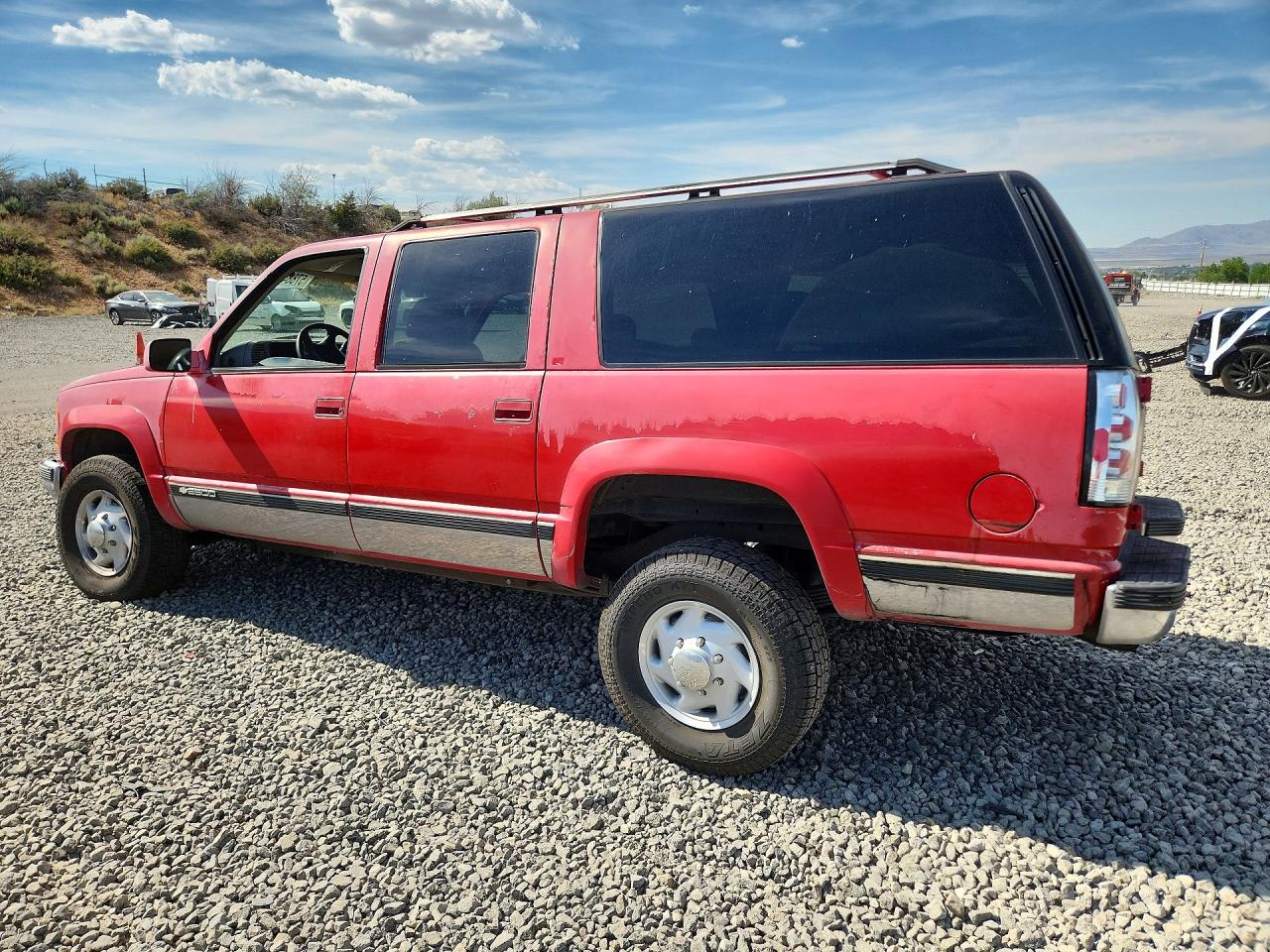 1995 Chevrolet Suburban K2500 Red vin: 1GNGK26N7SJ307435