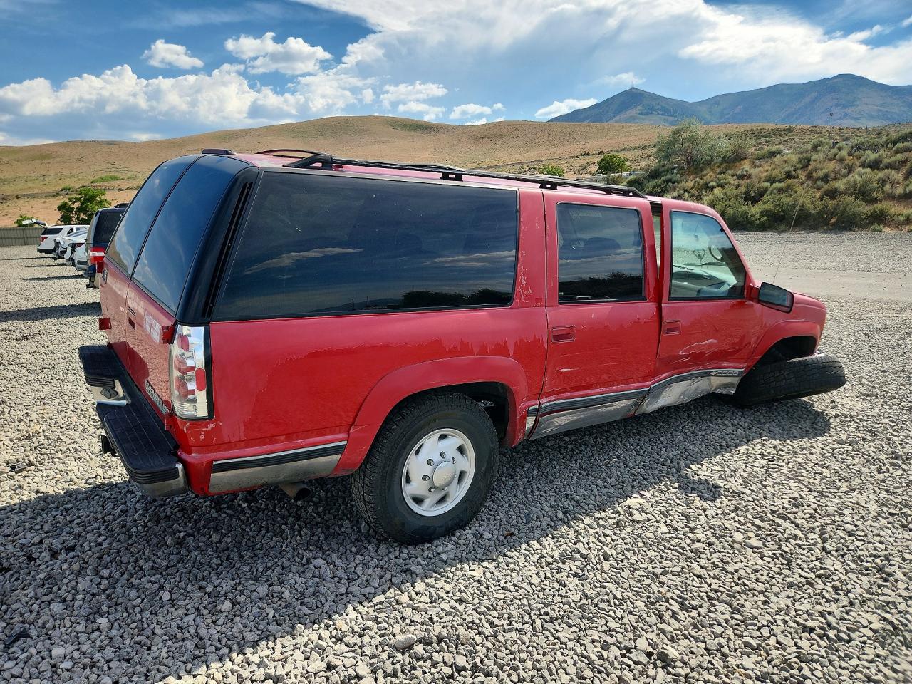 1995 Chevrolet Suburban K2500 Red vin: 1GNGK26N7SJ307435