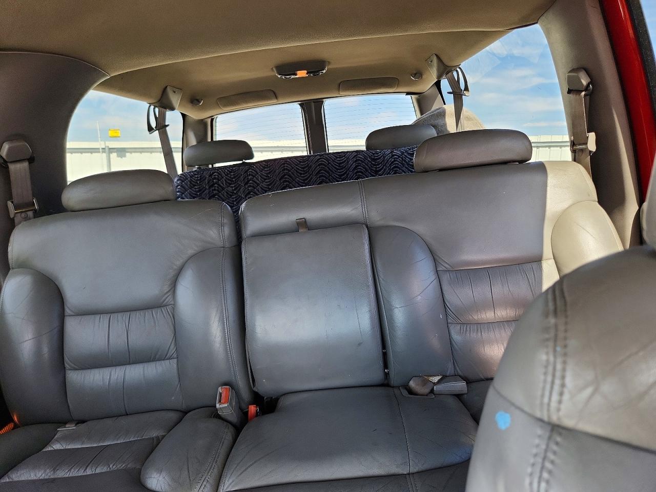 1995 Chevrolet Suburban K2500 Red vin: 1GNGK26N7SJ307435