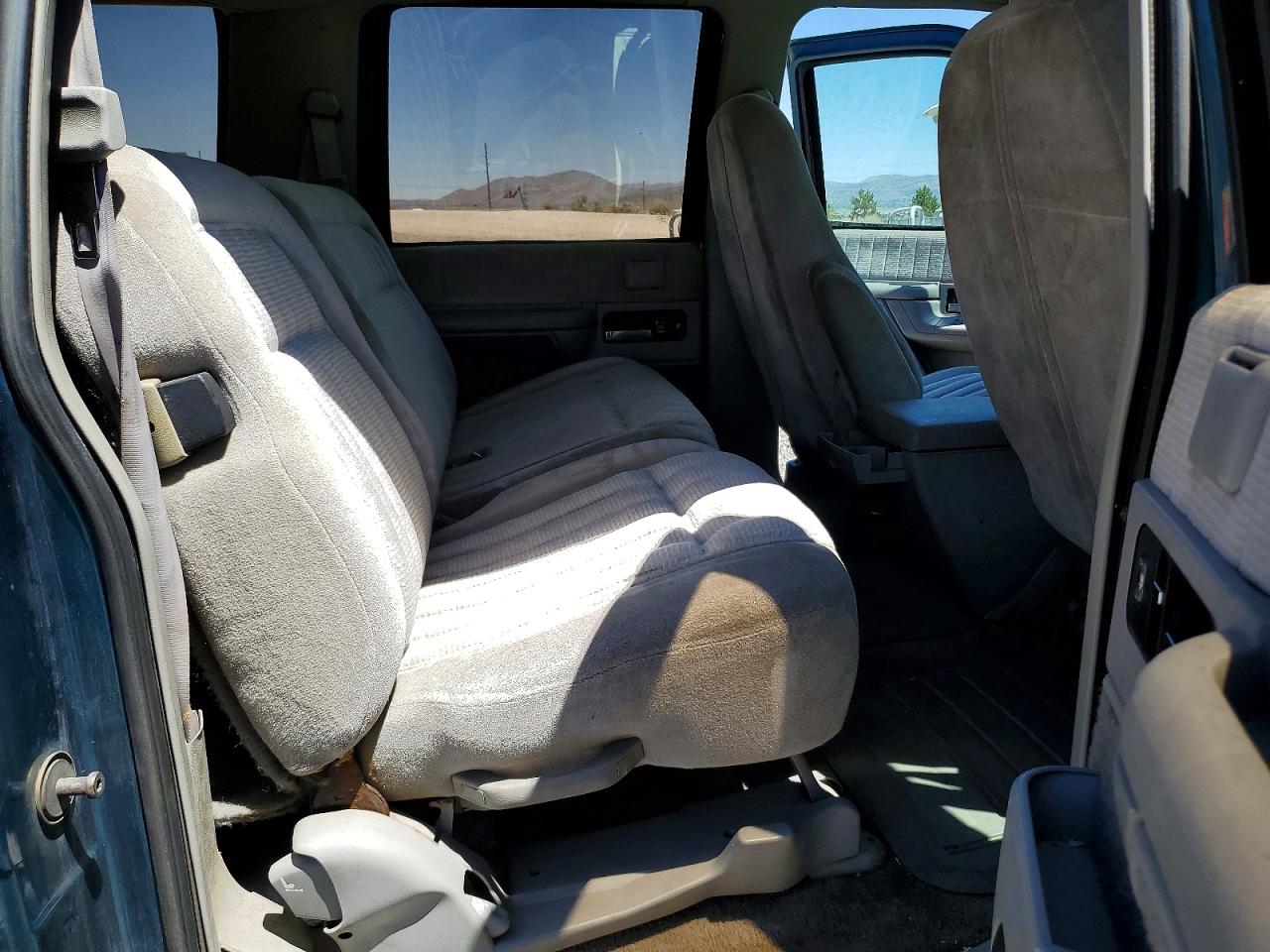 1993 Chevrolet Suburban K2500 Зеленый vin: 1GNGK26N8PJ336367