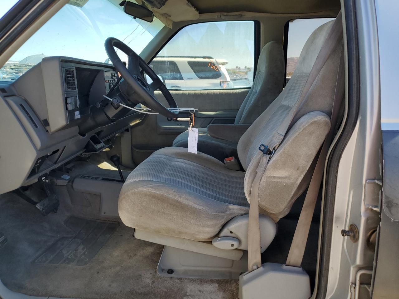 1993 Chevrolet Suburban K2500 Gray vin: 1GNGK26NXPJ409433