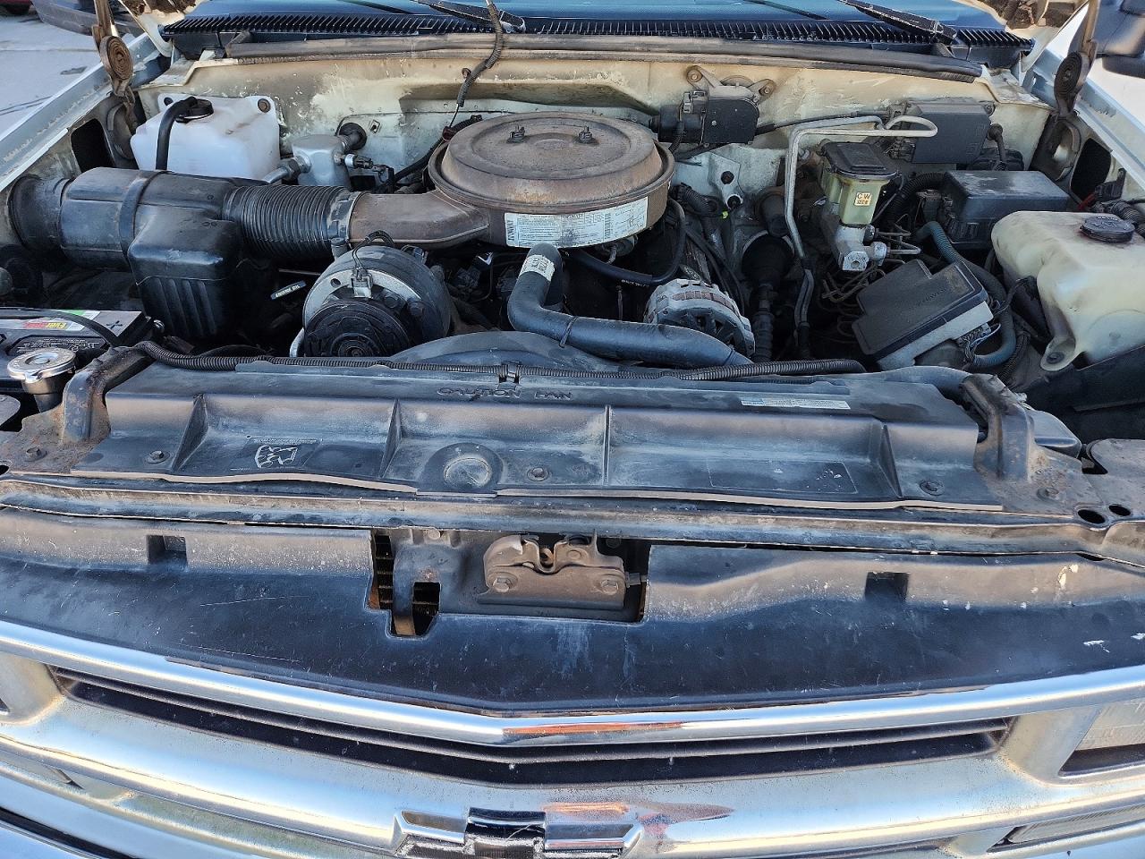 1995 Chevrolet Suburban K2500 White vin: 1GNGK26NXSJ312550