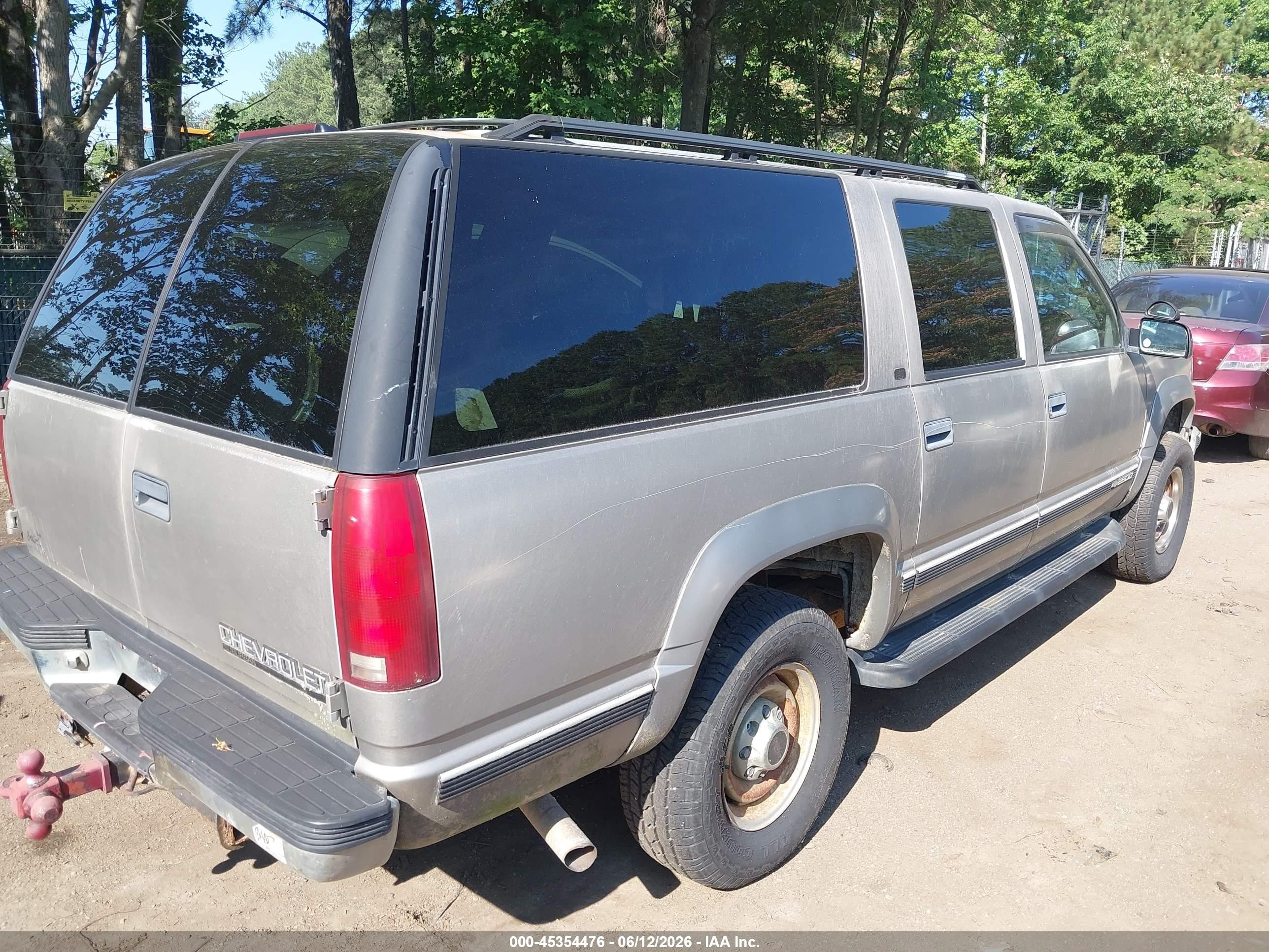 1999 Chevrolet Suburban 2500   Серебряный vin: 1GNGK26R2XJ470343