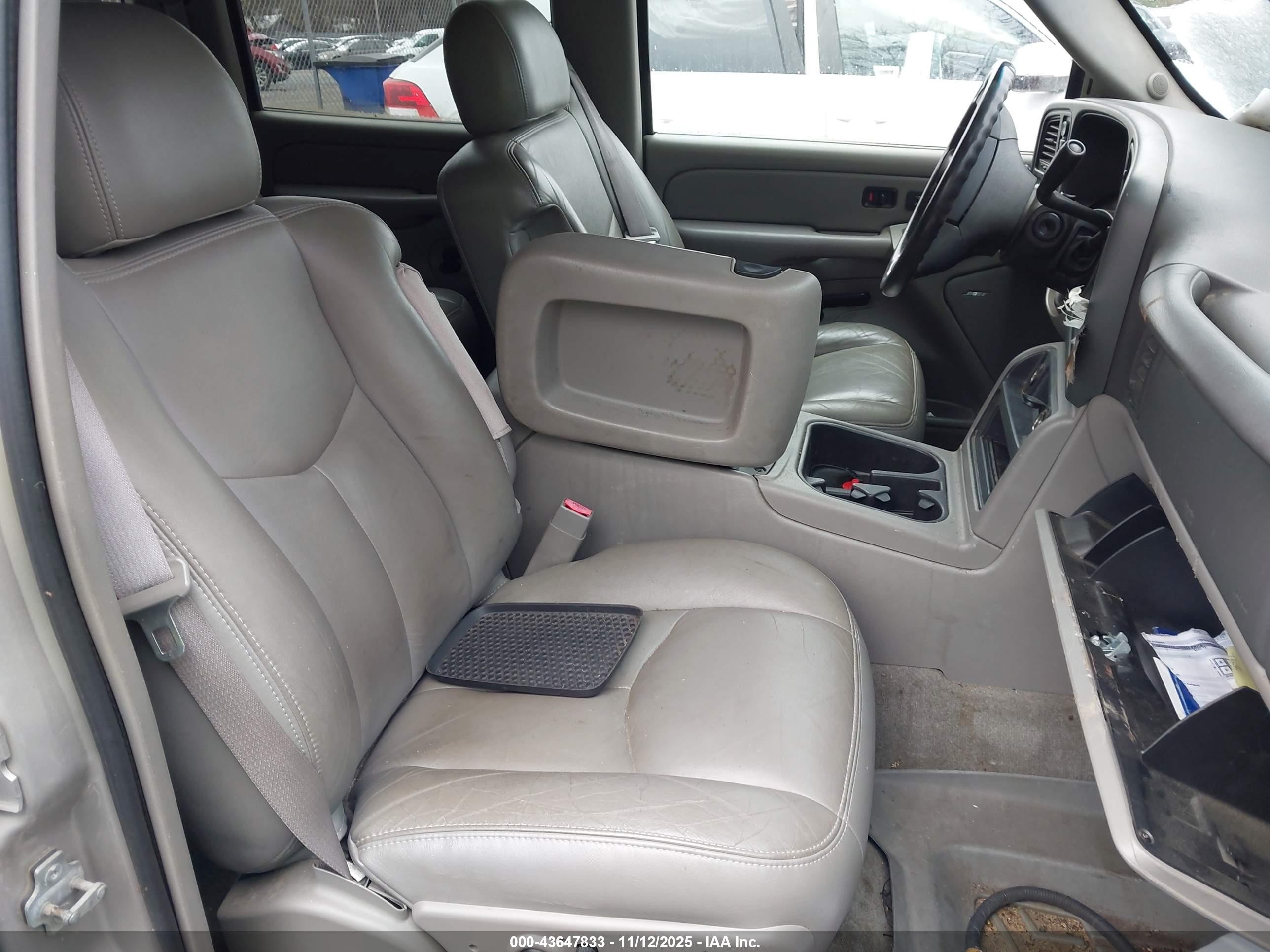 2005 Chevrolet Suburban 2500 Lt Серебряный vin: 1GNGK26UX5R124706