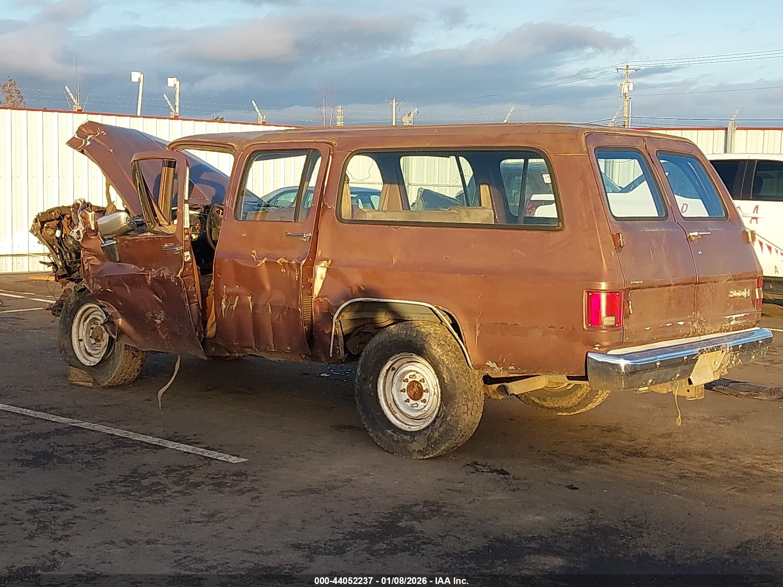 1988 Chevrolet Suburban R20 Brown vin: 1GNGR26K1JF166767