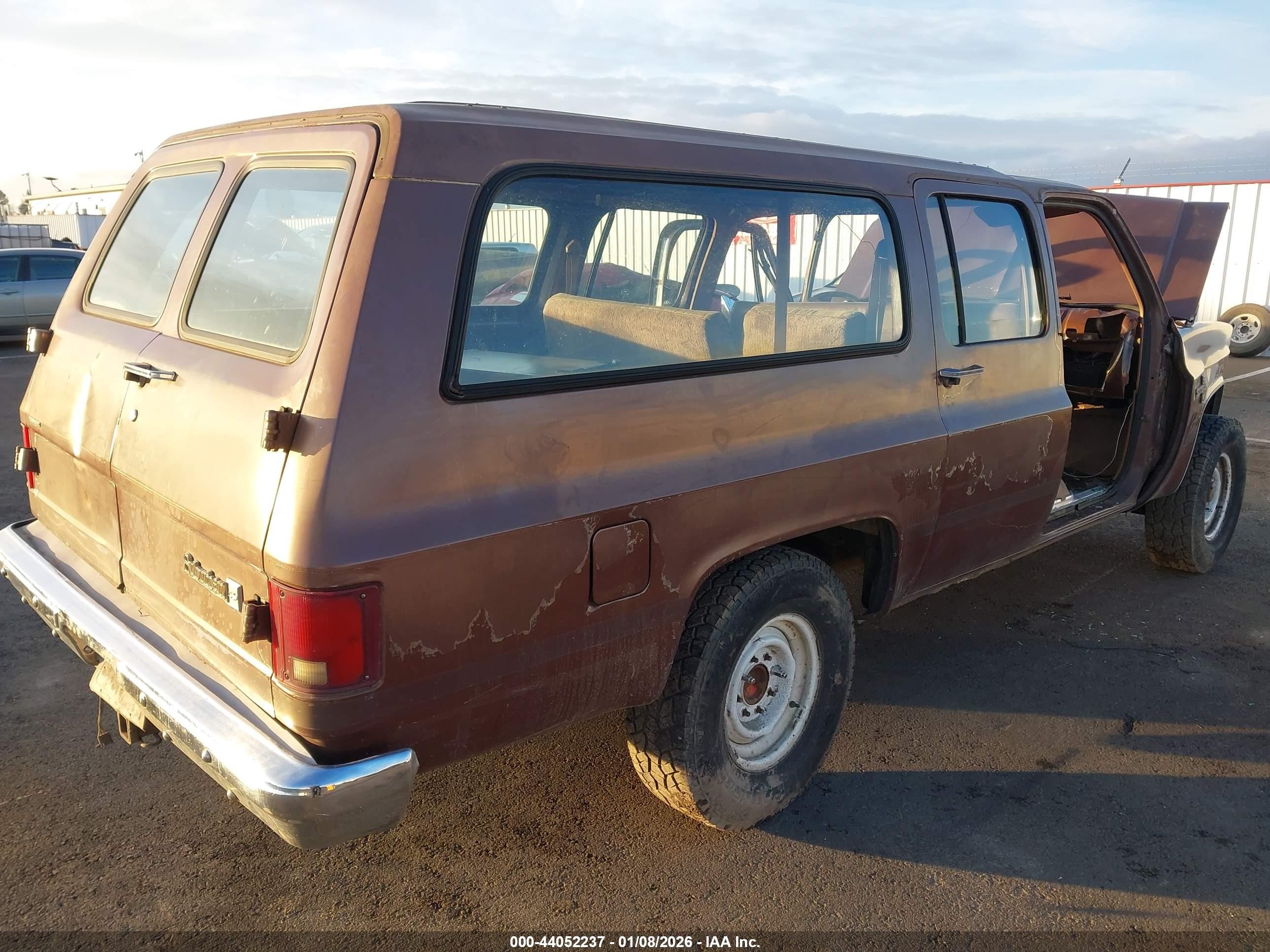1988 Chevrolet Suburban R20 Brown vin: 1GNGR26K1JF166767