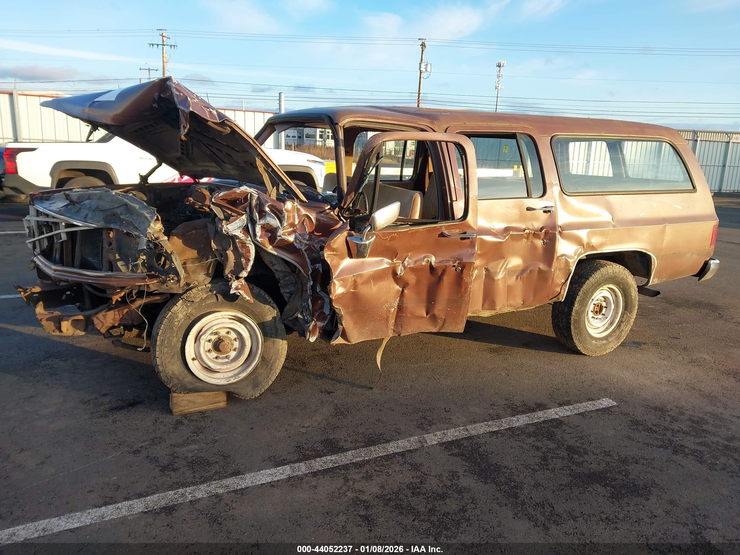 1988 Chevrolet Suburban R20 Brown vin: 1GNGR26K1JF166767