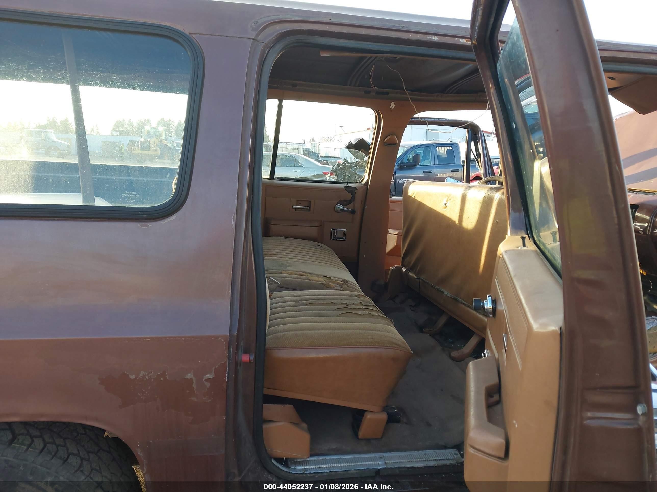 1988 Chevrolet Suburban R20 Brown vin: 1GNGR26K1JF166767