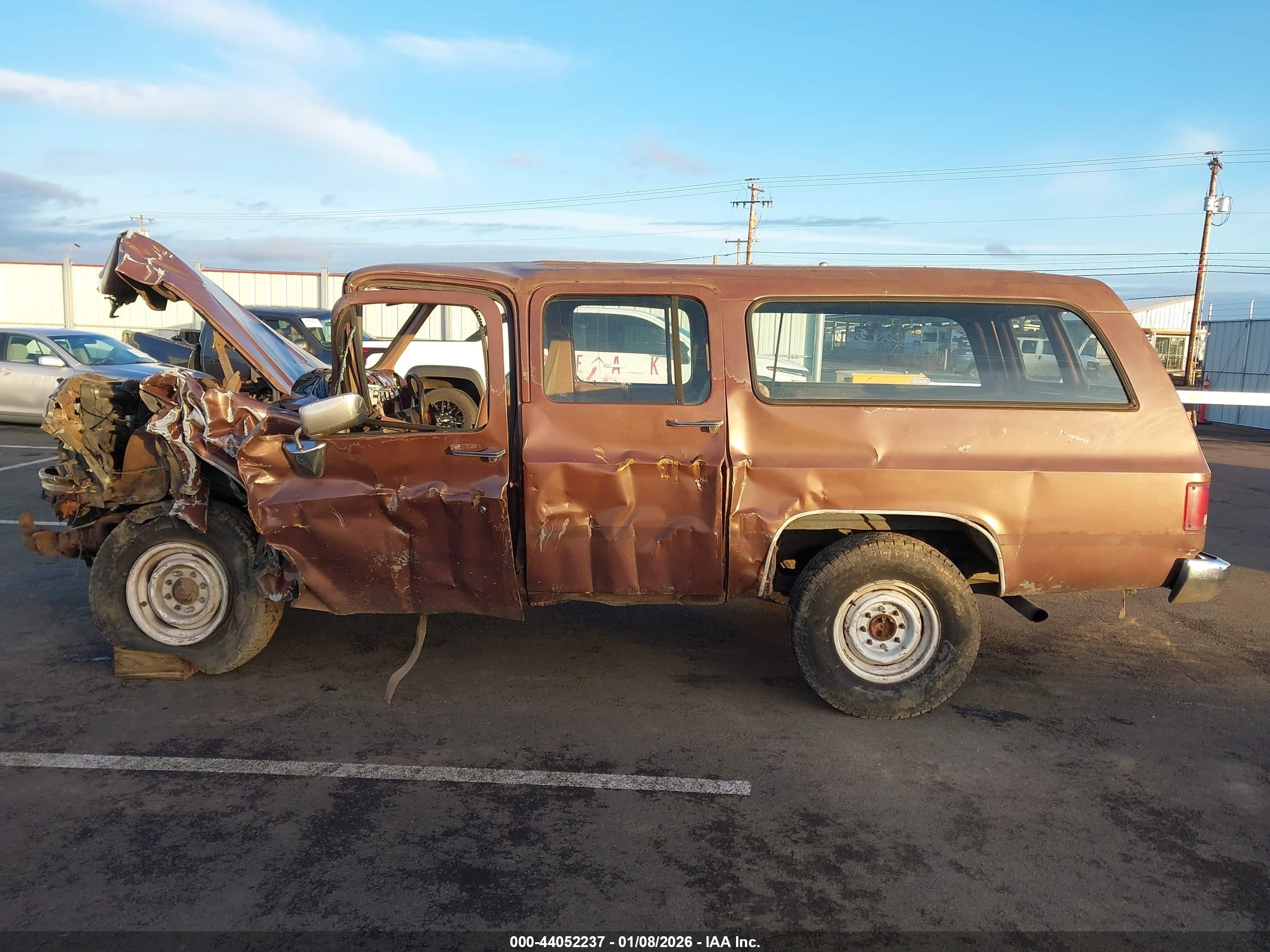 1988 Chevrolet Suburban R20 Brown vin: 1GNGR26K1JF166767