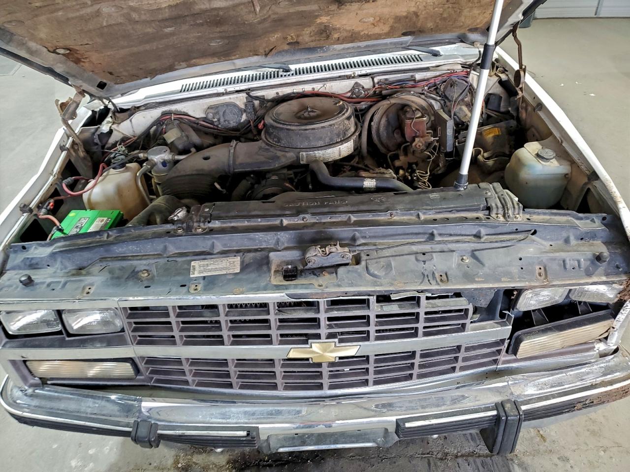 1991 Chevrolet Suburban R2500 White vin: 1GNGR26N4MF115424