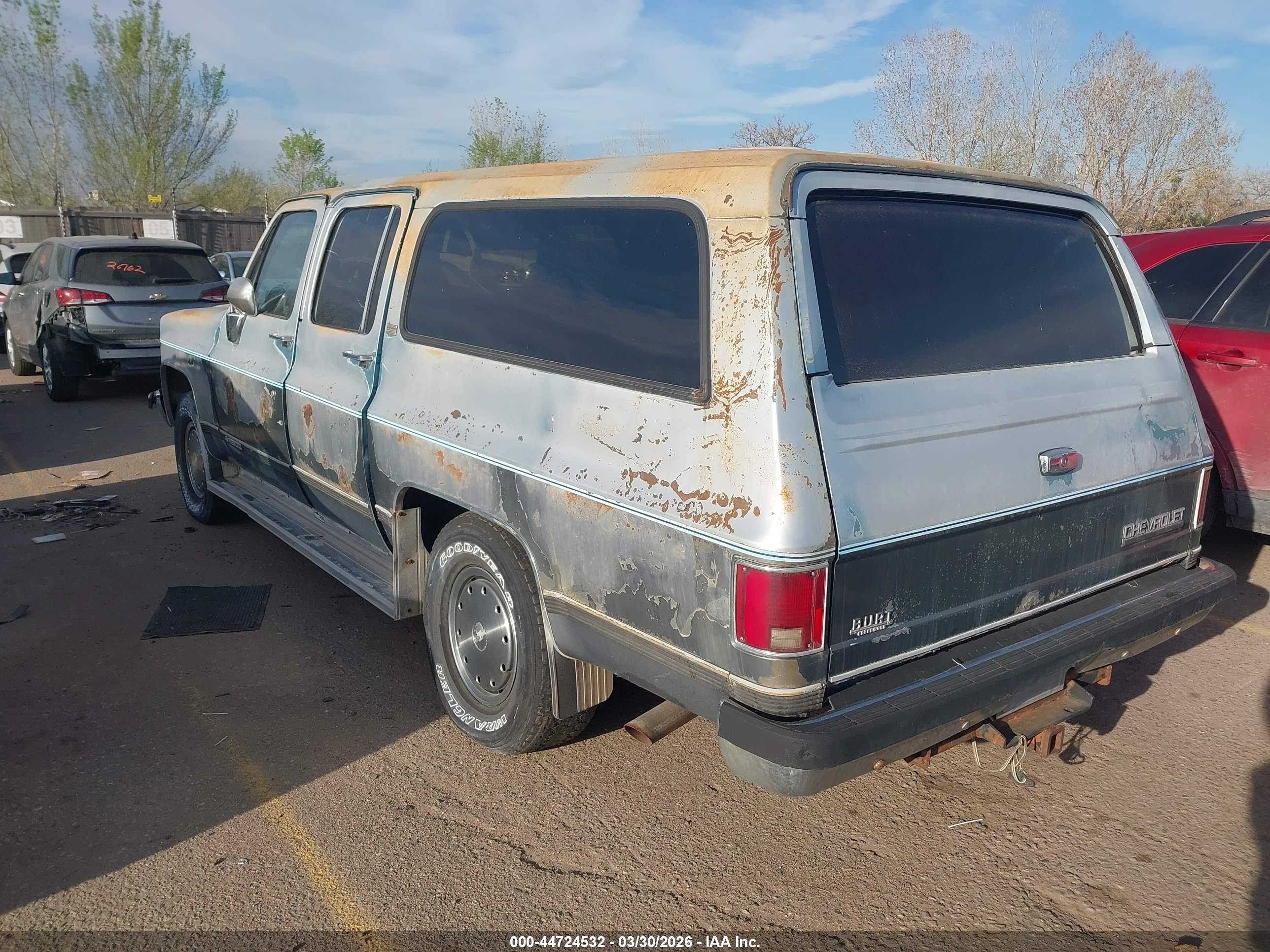 1989 Chevrolet Suburban R2500 Blue vin: 1GNGR26N6KF161589