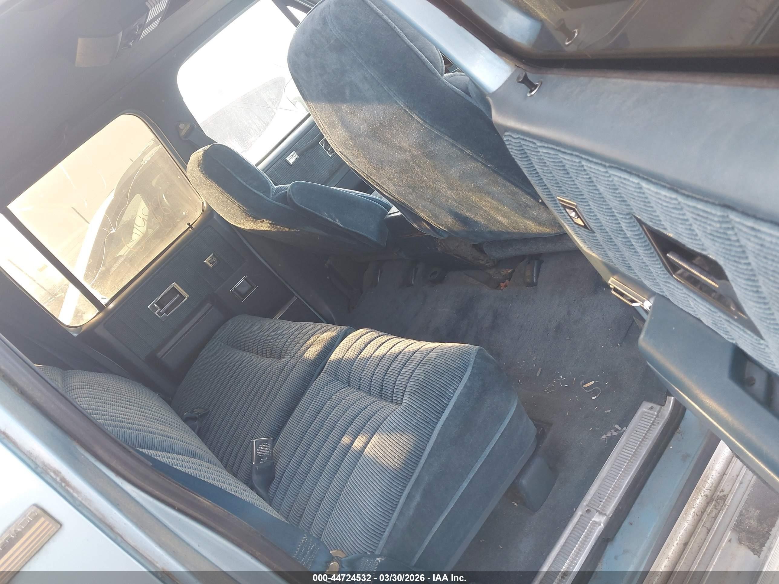 1989 Chevrolet Suburban R2500 Blue vin: 1GNGR26N6KF161589