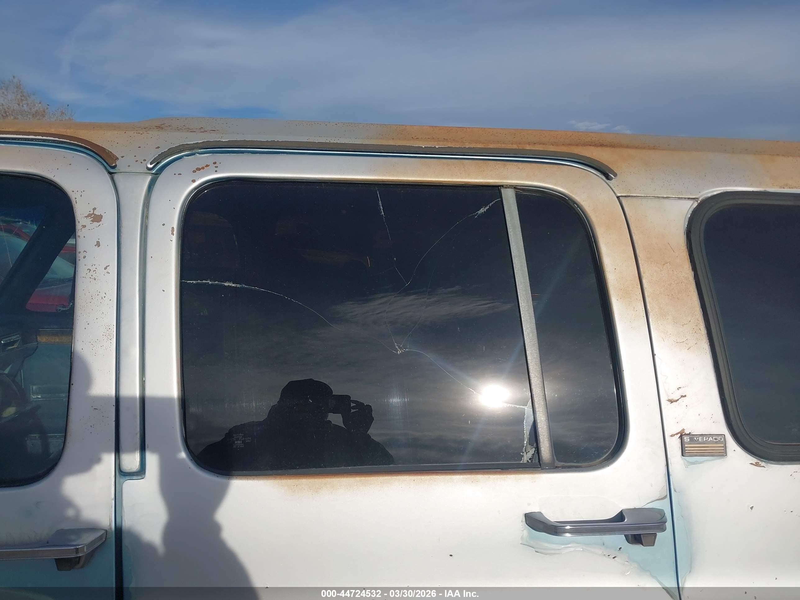 1989 Chevrolet Suburban R2500 Blue vin: 1GNGR26N6KF161589