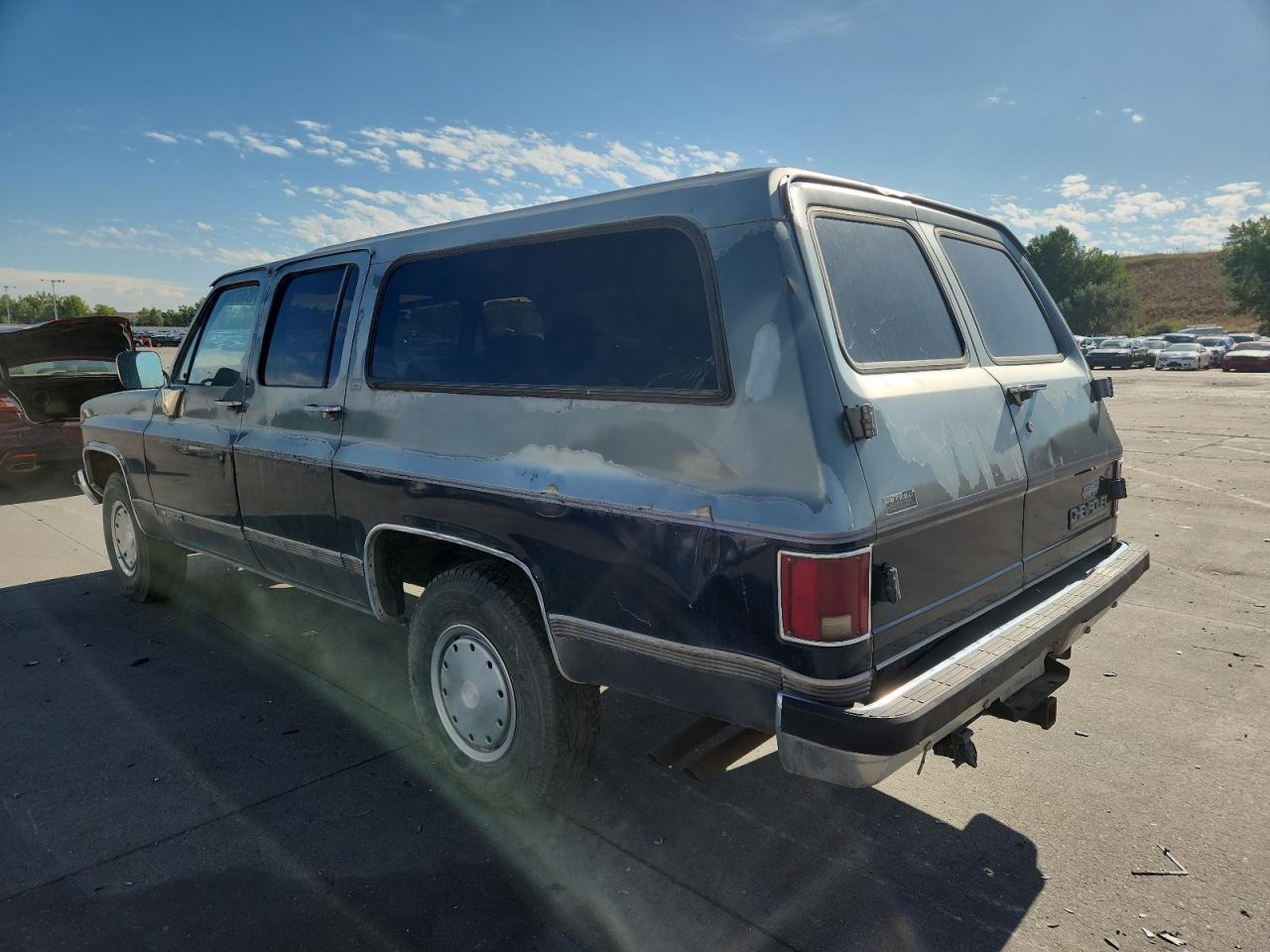 1989 Chevrolet Suburban R2500 Blue vin: 1GNGR26N7KF183553