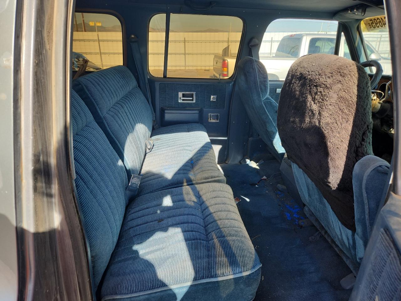 1989 Chevrolet Suburban R2500 Blue vin: 1GNGR26N7KF183553