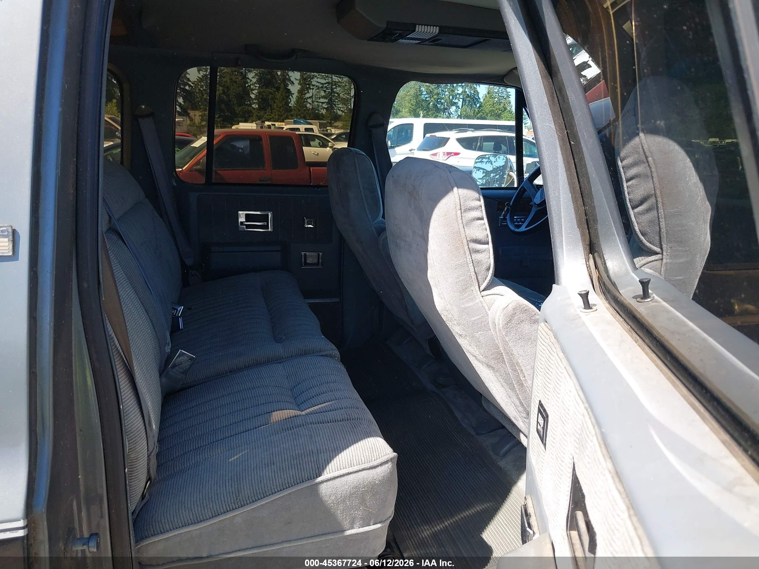 1989 Chevrolet Suburban R2500 Gray vin: 1GNGR26N9KF177270