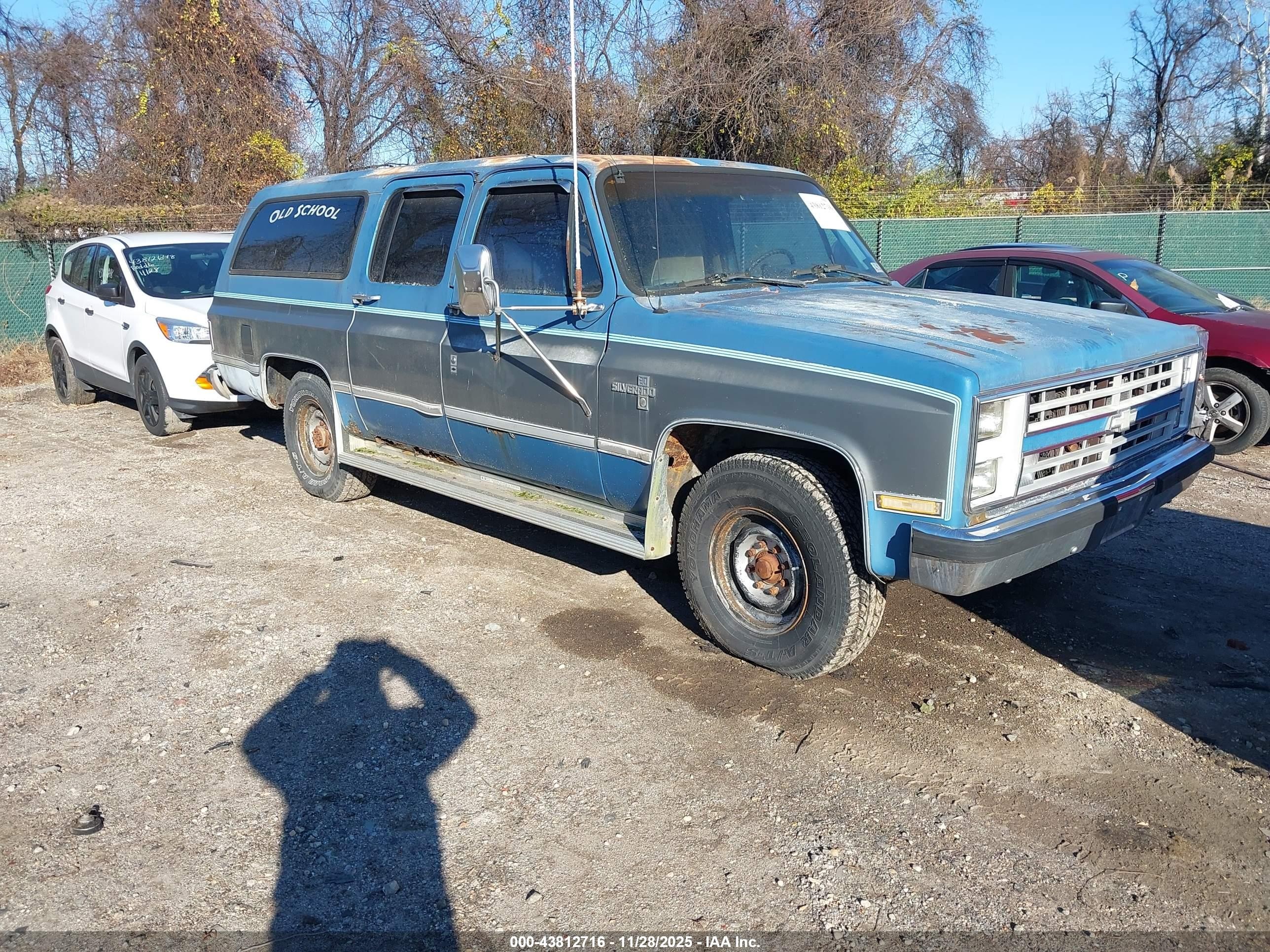 1988 Chevrolet Suburban R20 Blue vin: 1GNGR26NXJF113866