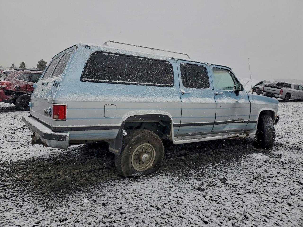1990 Chevrolet Suburban V2500 Blue vin: 1GNGV26K3LF119822