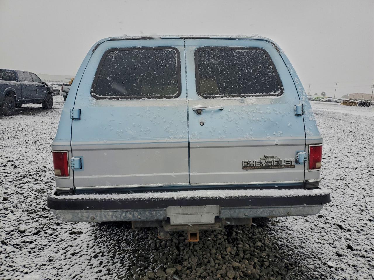 1990 Chevrolet Suburban V2500 Blue vin: 1GNGV26K3LF119822