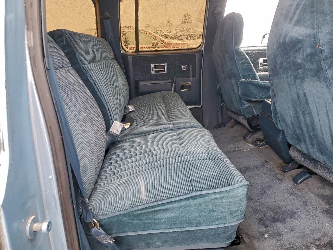 1990 Chevrolet Suburban V2500 Blue vin: 1GNGV26K3LF119822