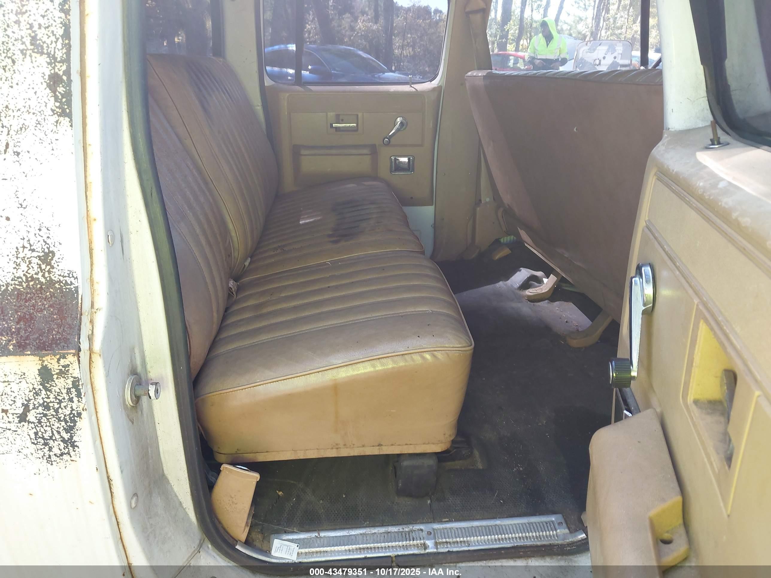 1987 Chevrolet Suburban V200 Белый vin: 1GNGV26K5HF164865
