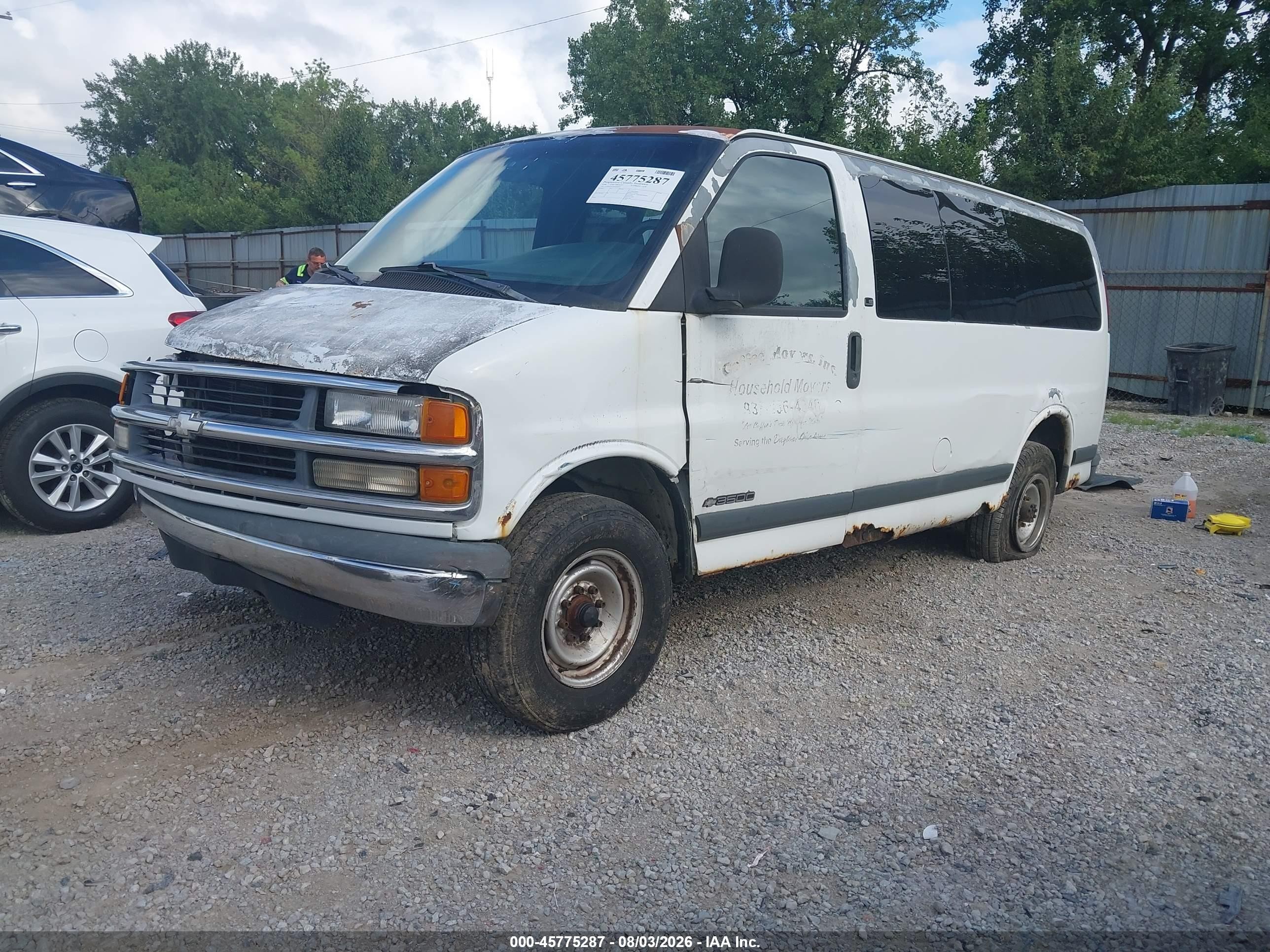 1998 Chevrolet Express Van G3500 White vin: 1GNHG35J5W1049559