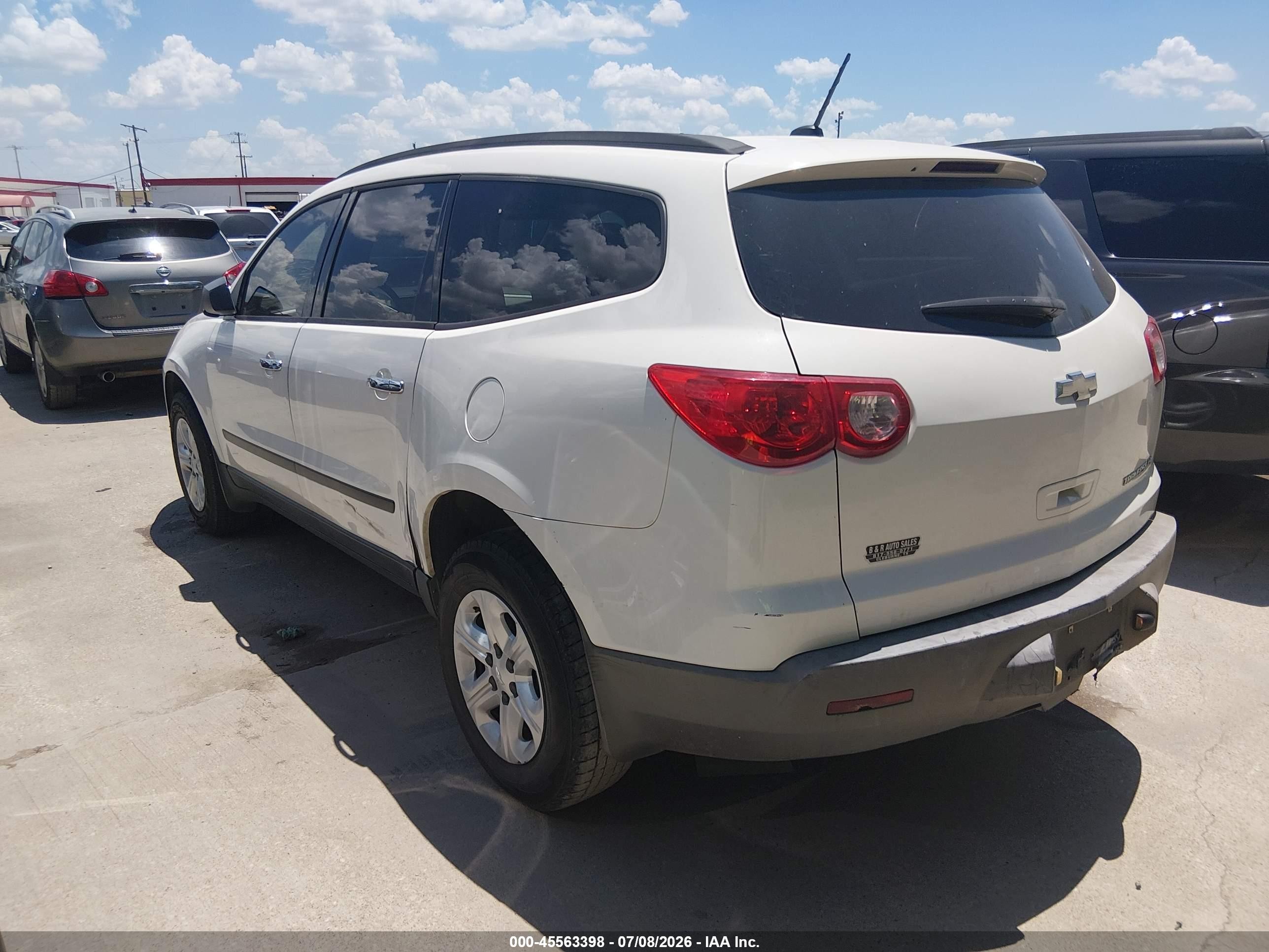 2011 Chevrolet Traverse Ls White vin: 1GNKREED0BJ334301