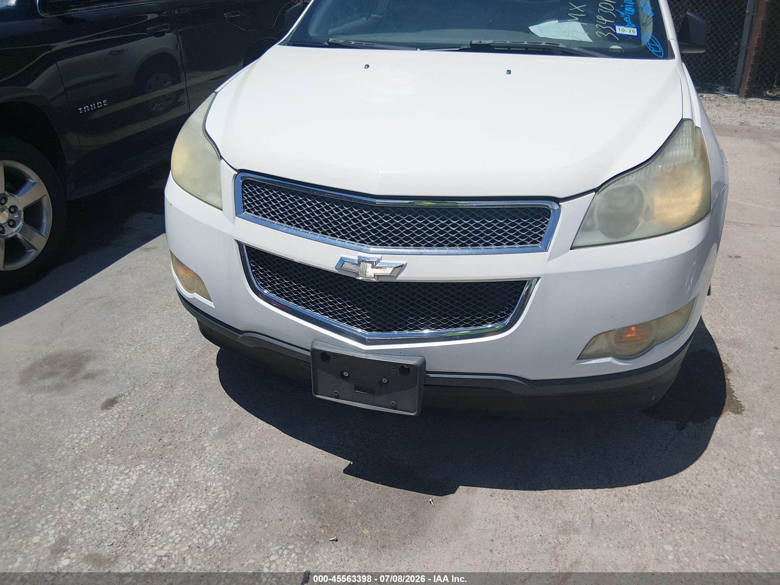2011 Chevrolet Traverse Ls White vin: 1GNKREED0BJ334301
