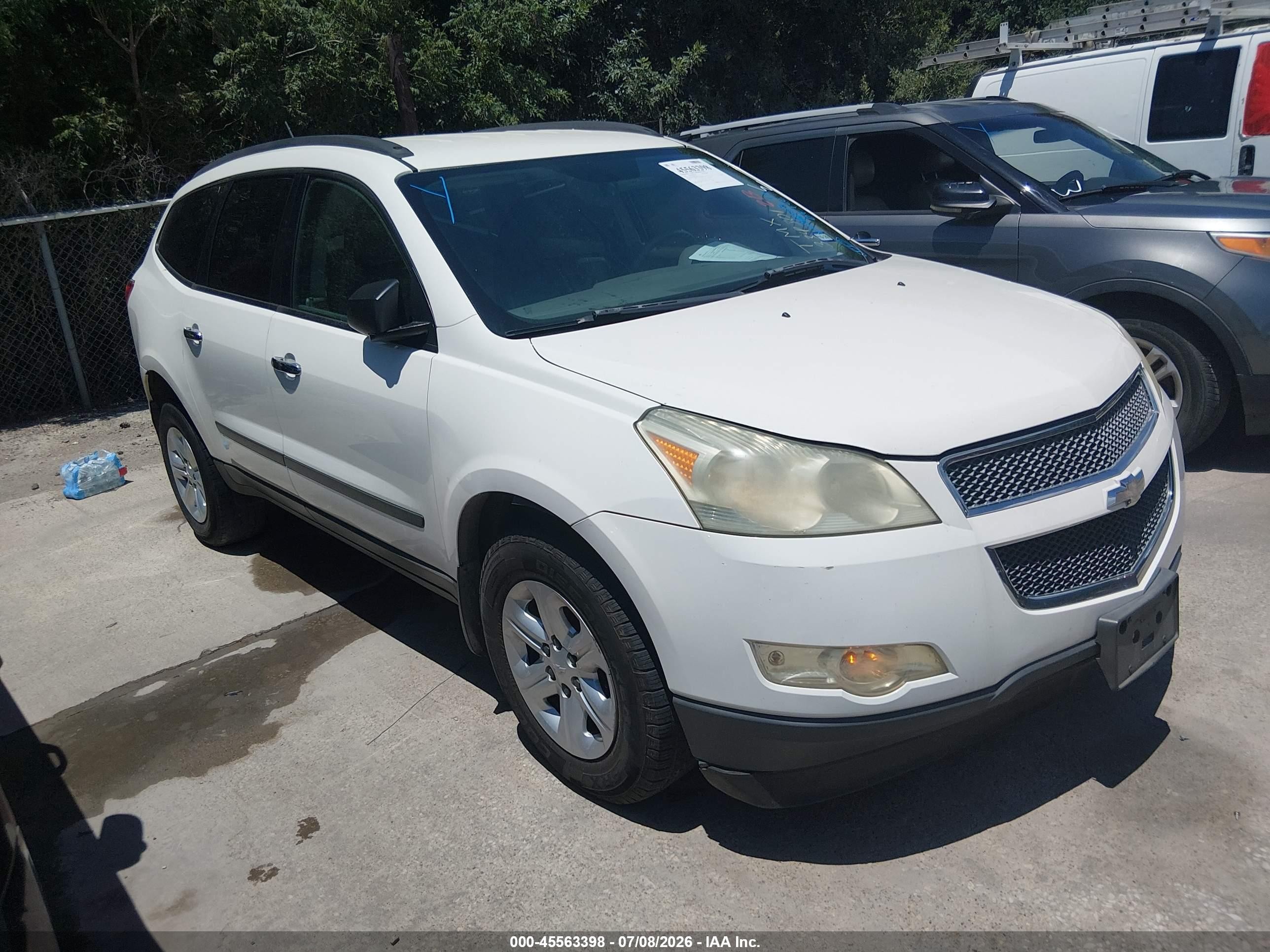 2011 Chevrolet Traverse Ls White vin: 1GNKREED0BJ334301