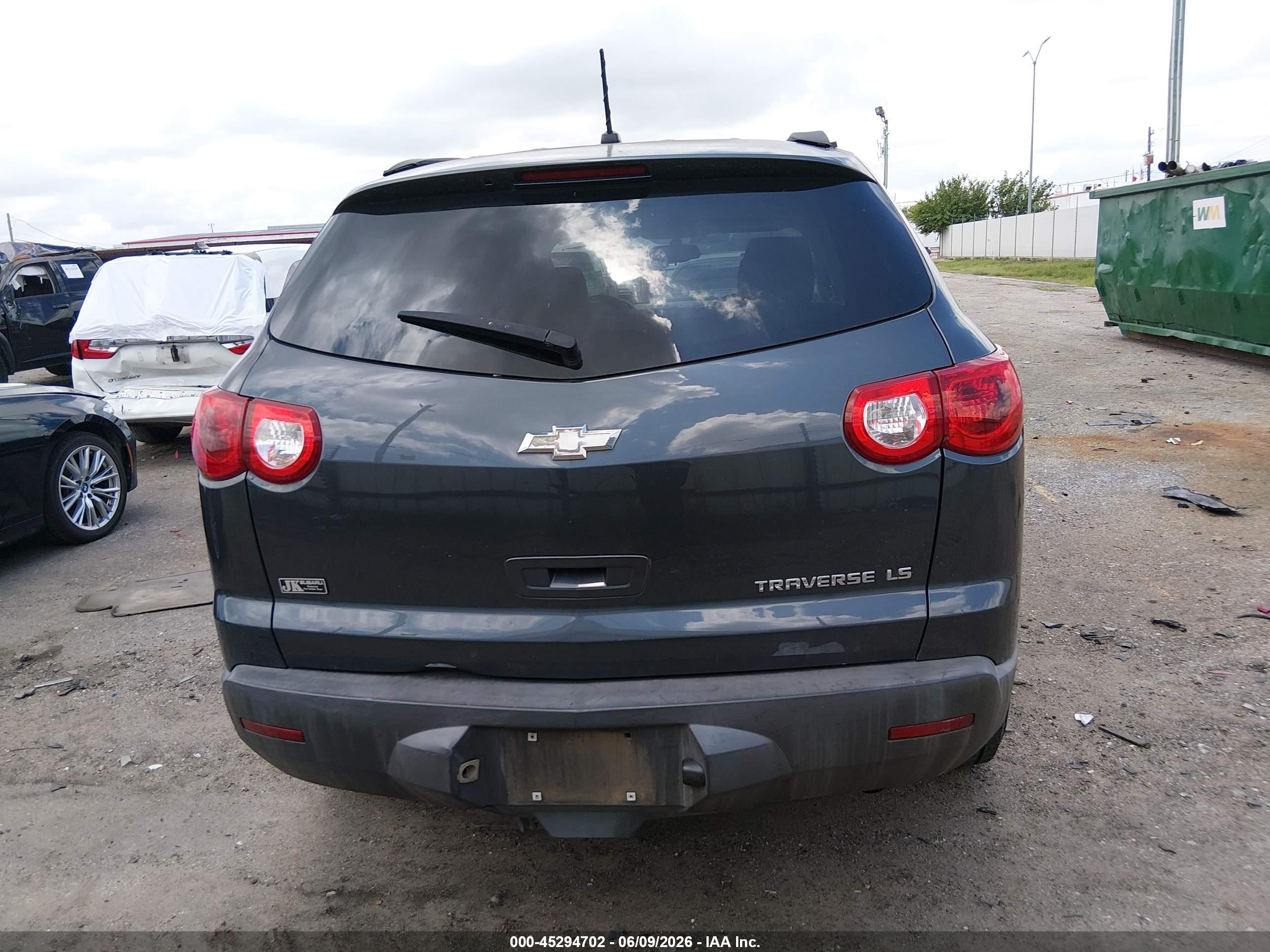 2011 Chevrolet Traverse Ls Gray vin: 1GNKREED1BJ273766