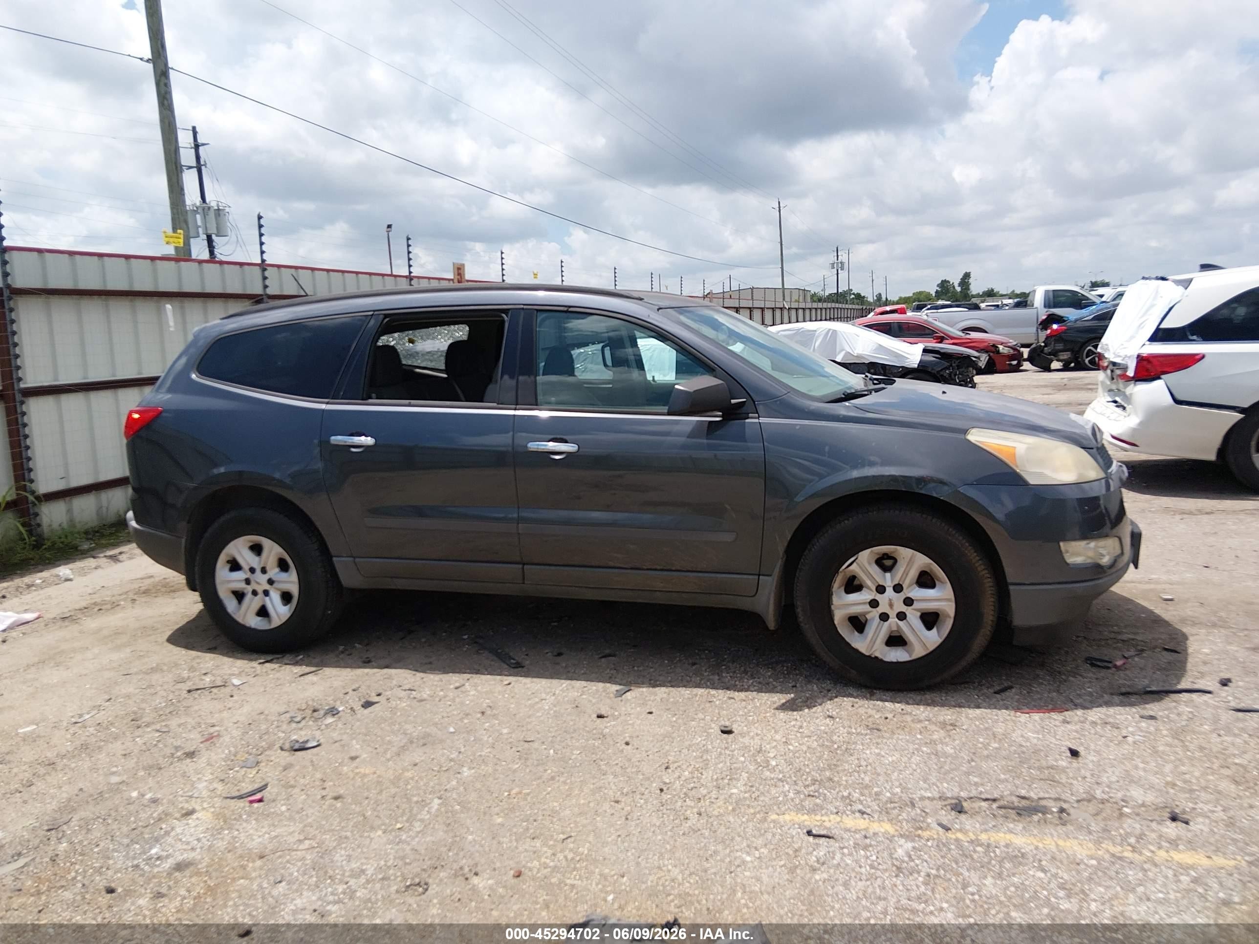 2011 Chevrolet Traverse Ls Gray vin: 1GNKREED1BJ273766