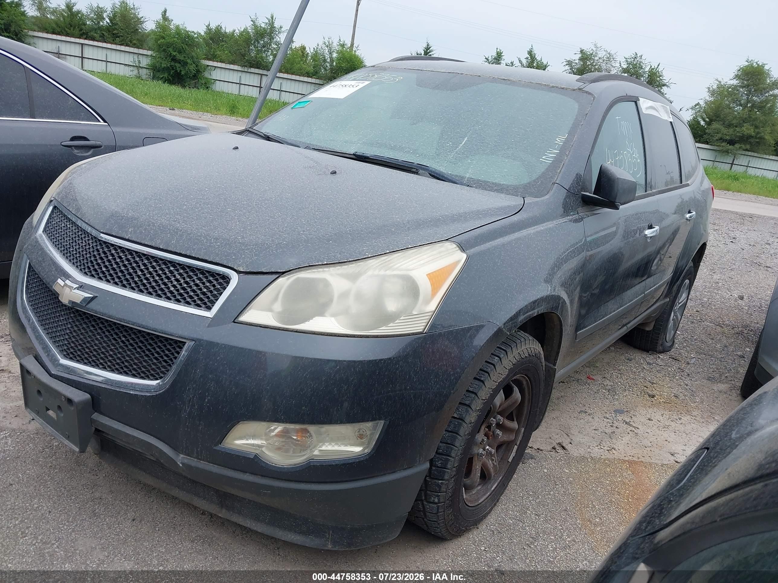 2011 Chevrolet Traverse Ls Gray vin: 1GNKREED2BJ375464