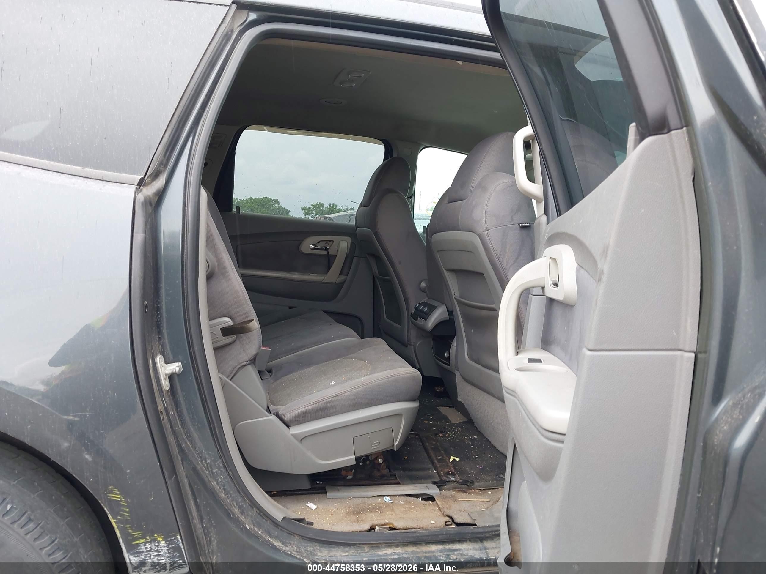 2011 Chevrolet Traverse Ls Gray vin: 1GNKREED2BJ375464