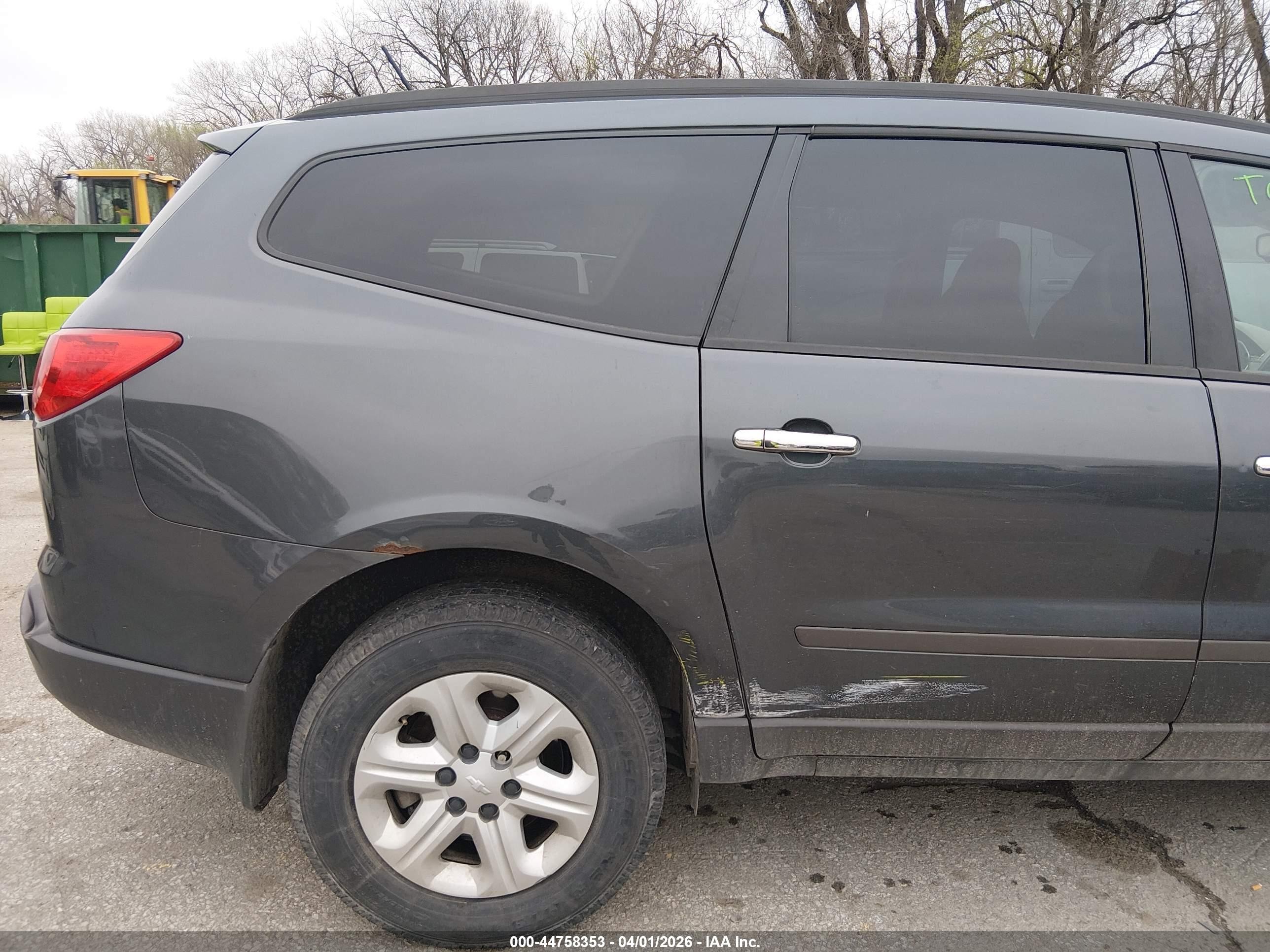 2011 Chevrolet Traverse Ls Gray vin: 1GNKREED2BJ375464